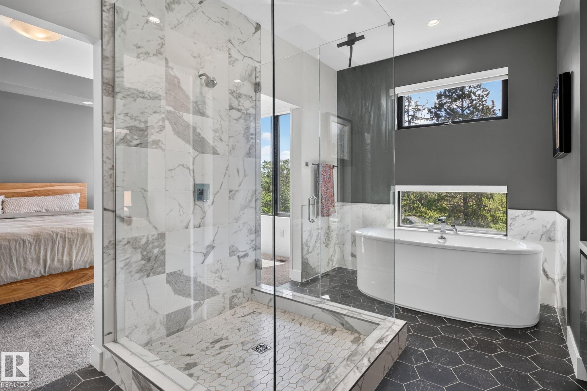 143B Laurier Drive Nw, Edmonton, AB - Indoor Photo Showing Bathroom