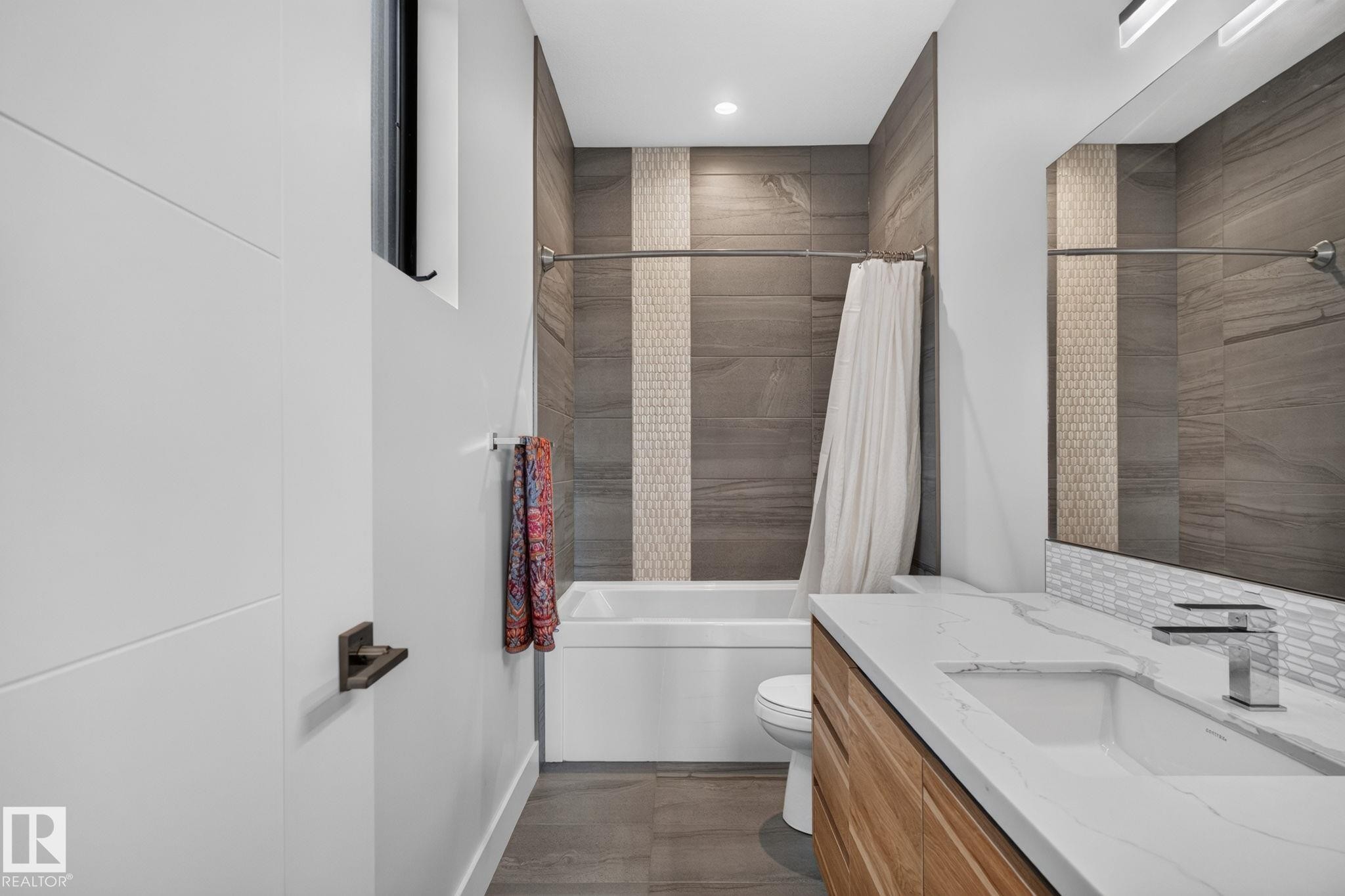 143B Laurier Drive Nw, Edmonton, AB - Indoor Photo Showing Bathroom