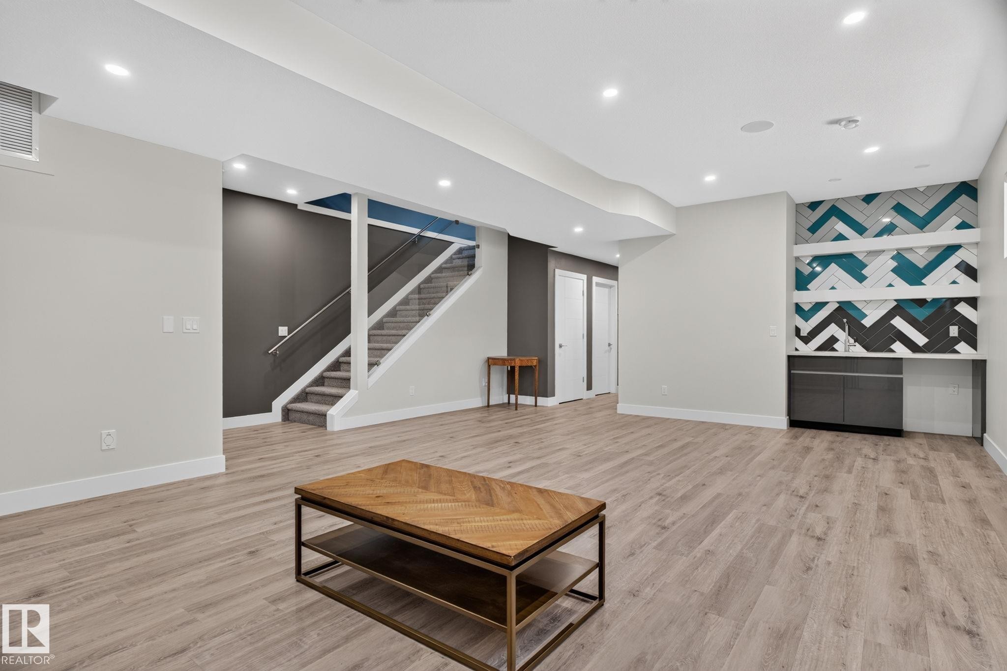 143B Laurier Drive Nw, Edmonton, AB - Indoor