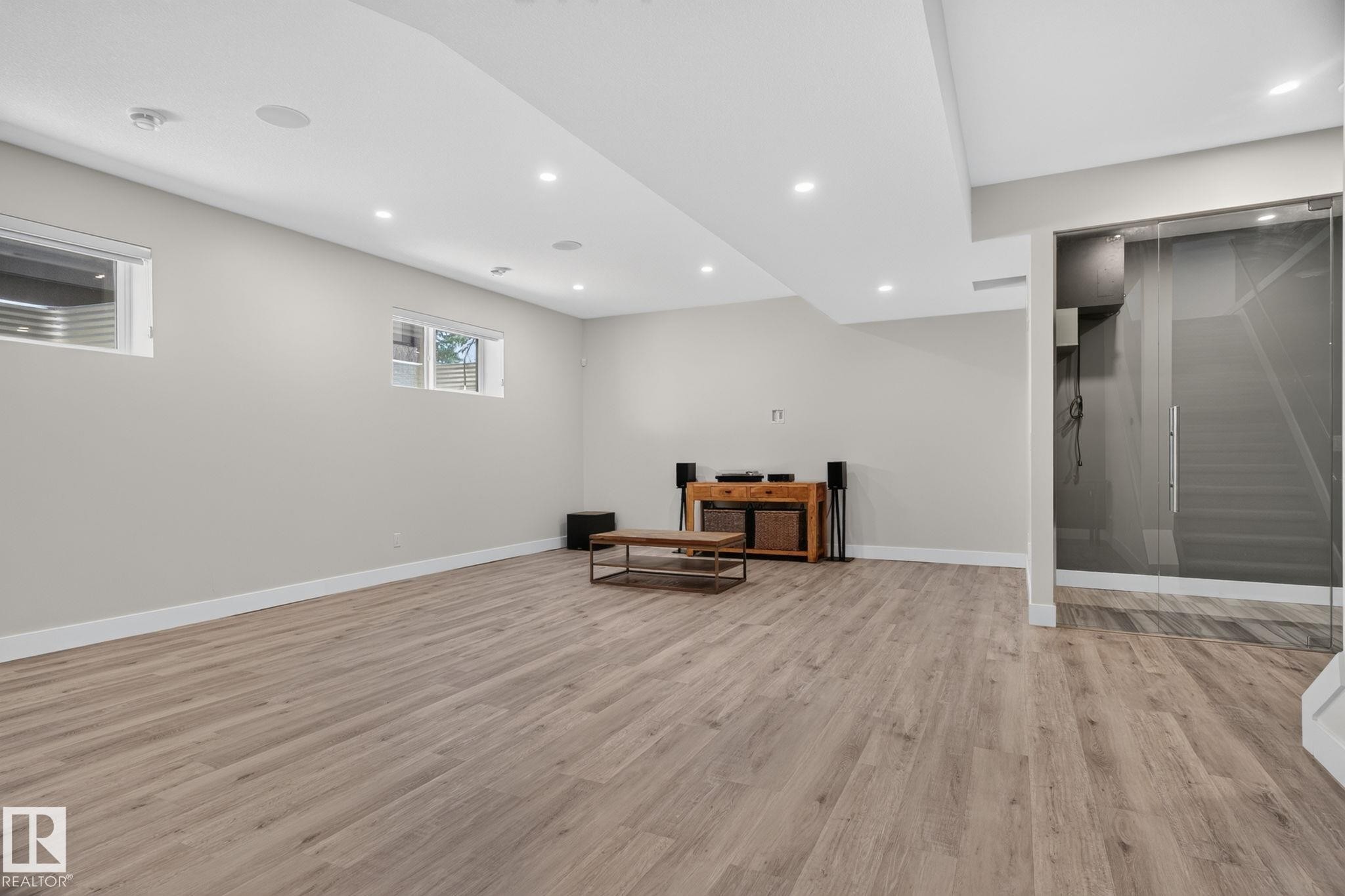 143B Laurier Drive Nw, Edmonton, AB - Indoor