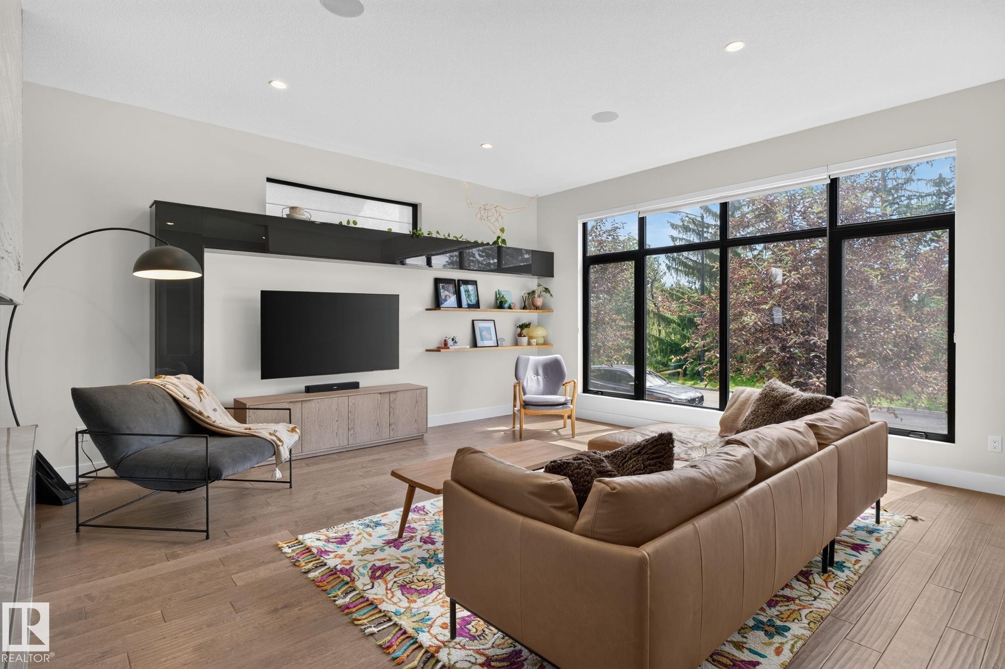 143B Laurier Drive Nw, Edmonton, AB - Indoor Photo Showing Living Room