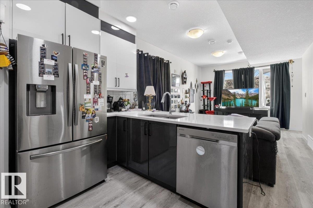 #1 11616 82 St Nw, Edmonton, AB - Indoor Photo Showing Kitchen With Double Sink