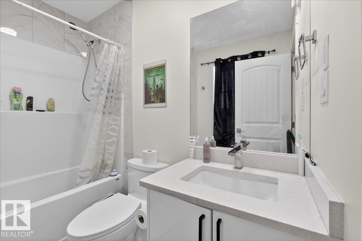 #1 11616 82 St Nw, Edmonton, AB - Indoor Photo Showing Bathroom