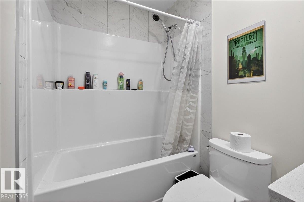 #1 11616 82 St Nw, Edmonton, AB - Indoor Photo Showing Bathroom