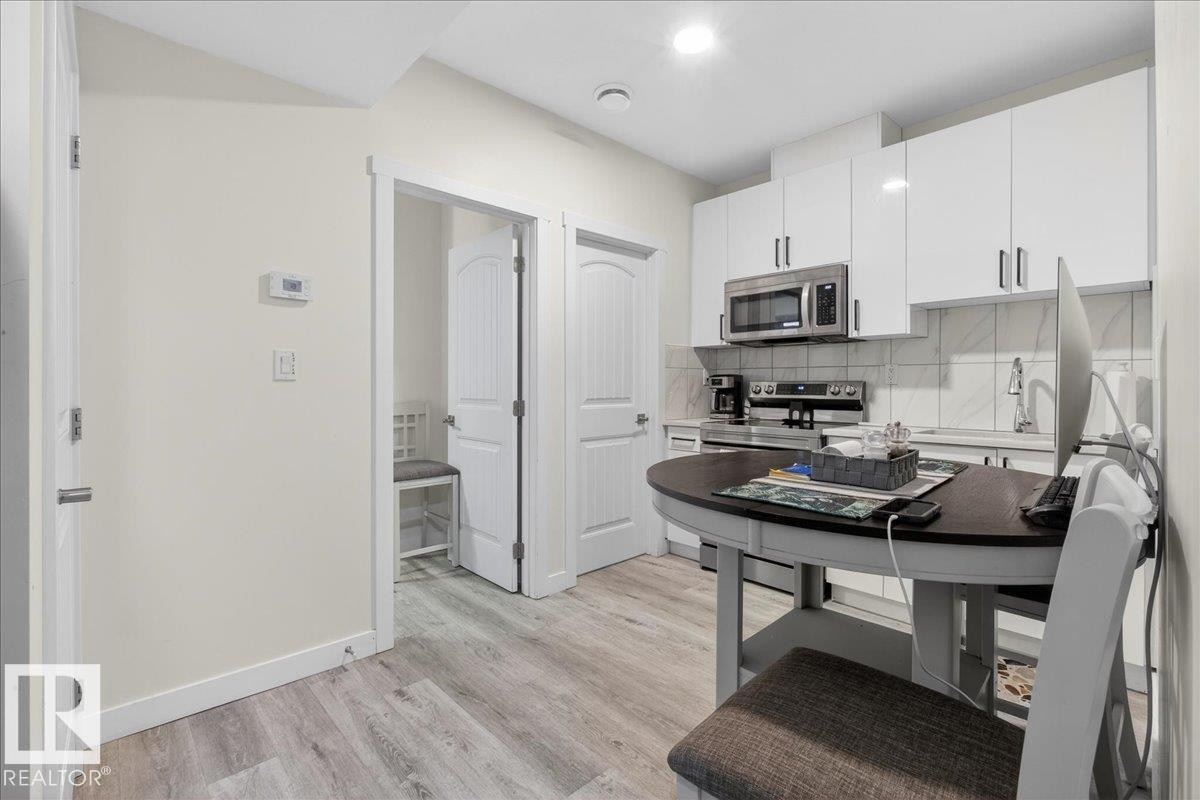 #1 11616 82 St Nw, Edmonton, AB - Indoor Photo Showing Kitchen
