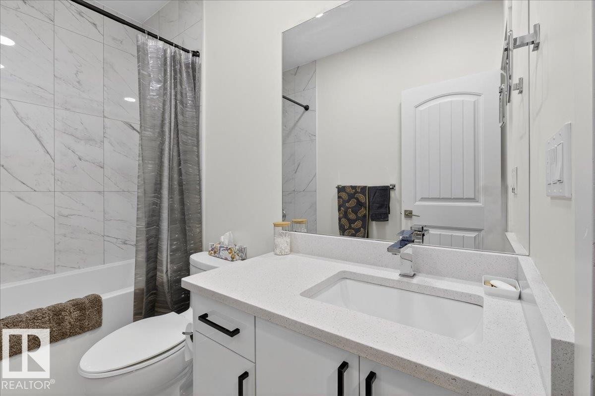 #1 11616 82 St Nw, Edmonton, AB - Indoor Photo Showing Bathroom