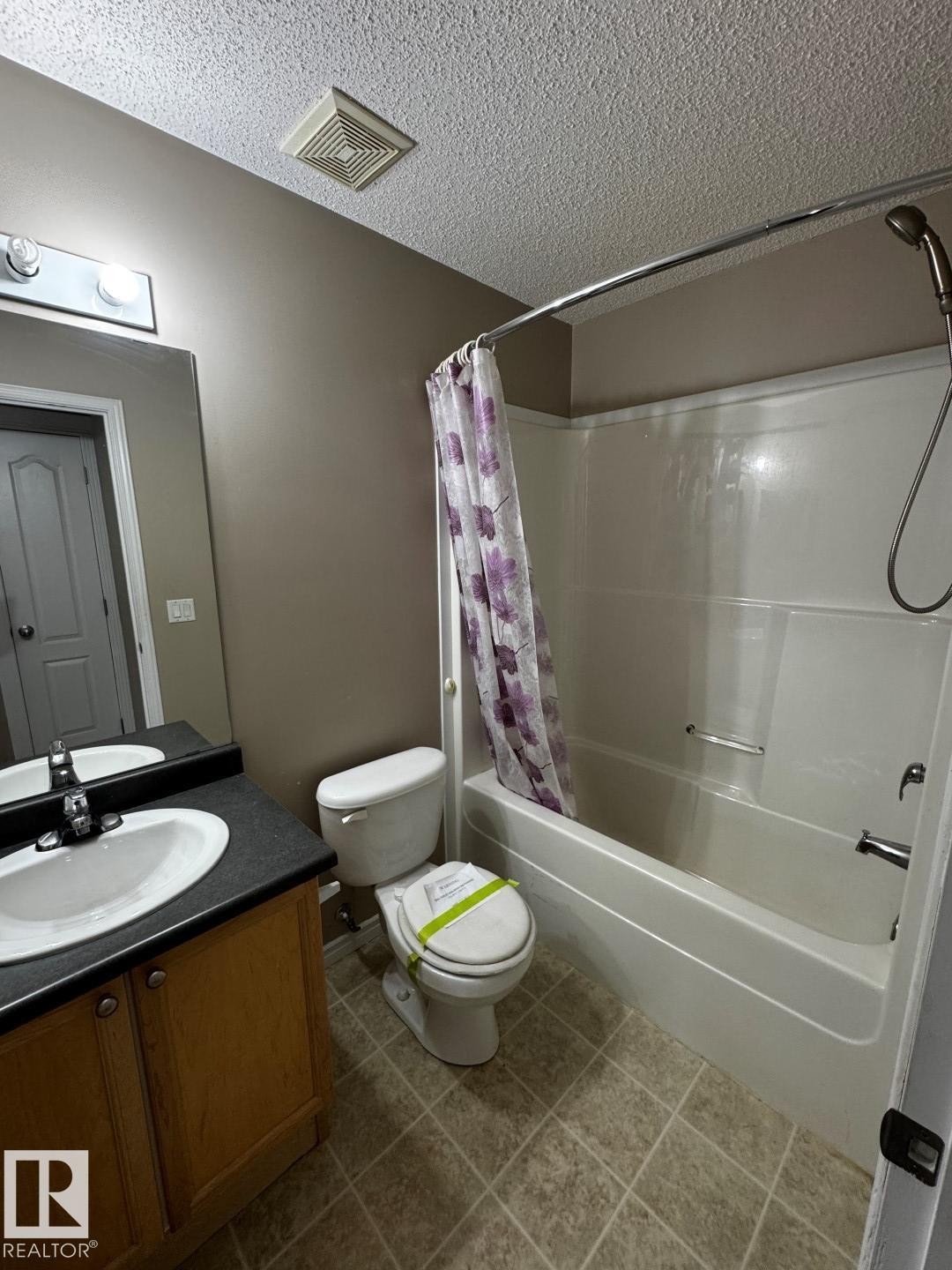 300 16715 100 Avenue, Edmonton, AB - Indoor Photo Showing Bathroom