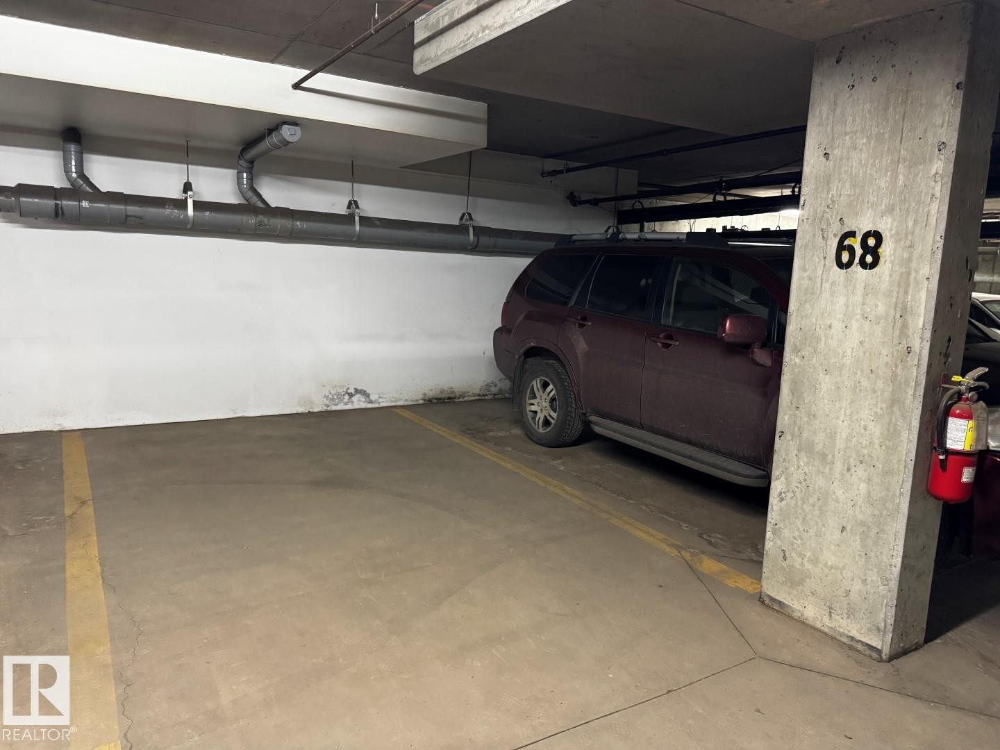 300 16715 100 Avenue, Edmonton, AB - Indoor Photo Showing Garage