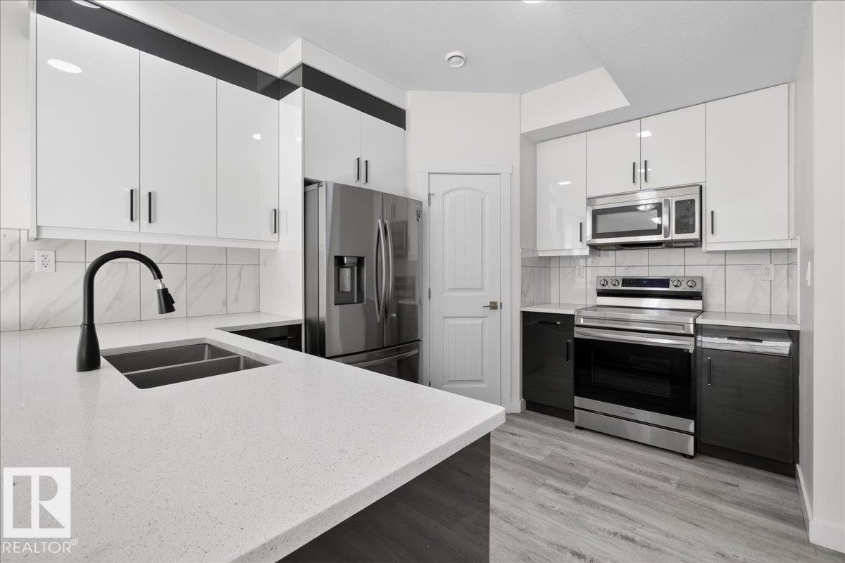#2 11616 82 St Nw, Edmonton, AB - Indoor Photo Showing Kitchen With Double Sink With Upgraded Kitchen