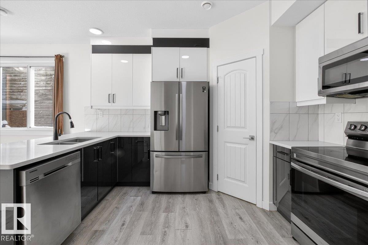 #2 11616 82 St Nw, Edmonton, AB - Indoor Photo Showing Kitchen With Double Sink With Upgraded Kitchen