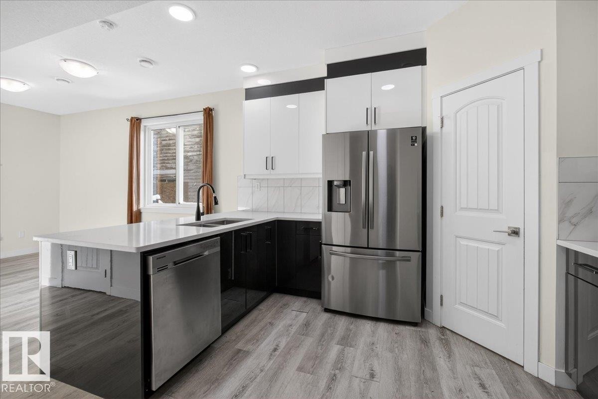 #2 11616 82 St Nw, Edmonton, AB - Indoor Photo Showing Kitchen With Double Sink