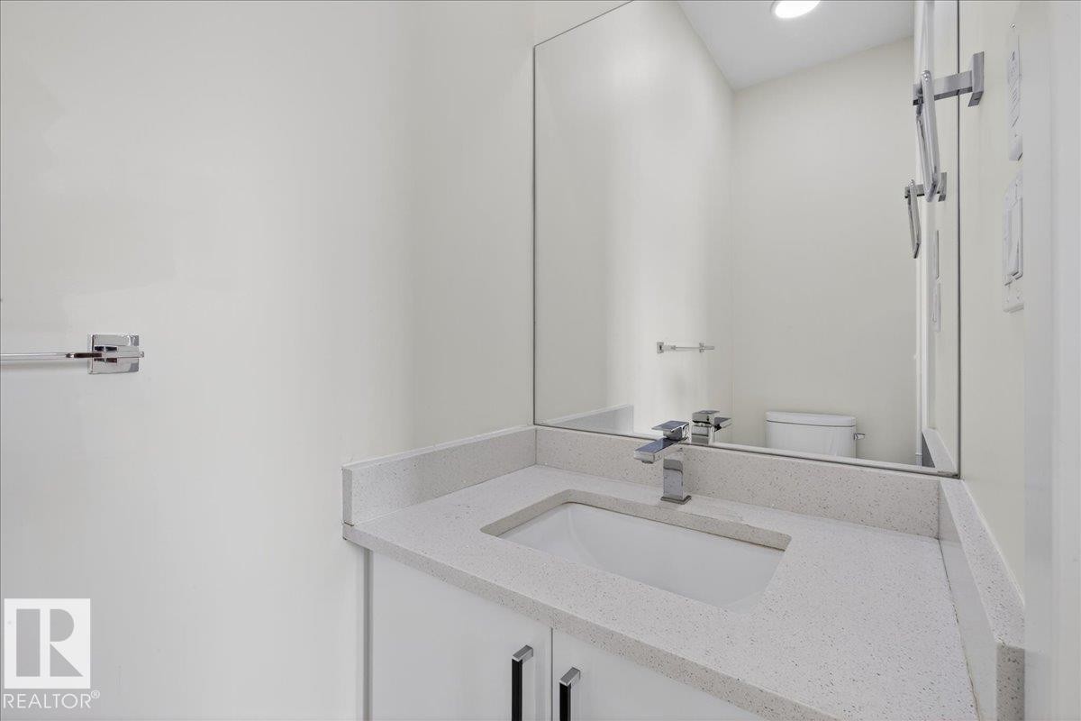 #2 11616 82 St Nw, Edmonton, AB - Indoor Photo Showing Bathroom