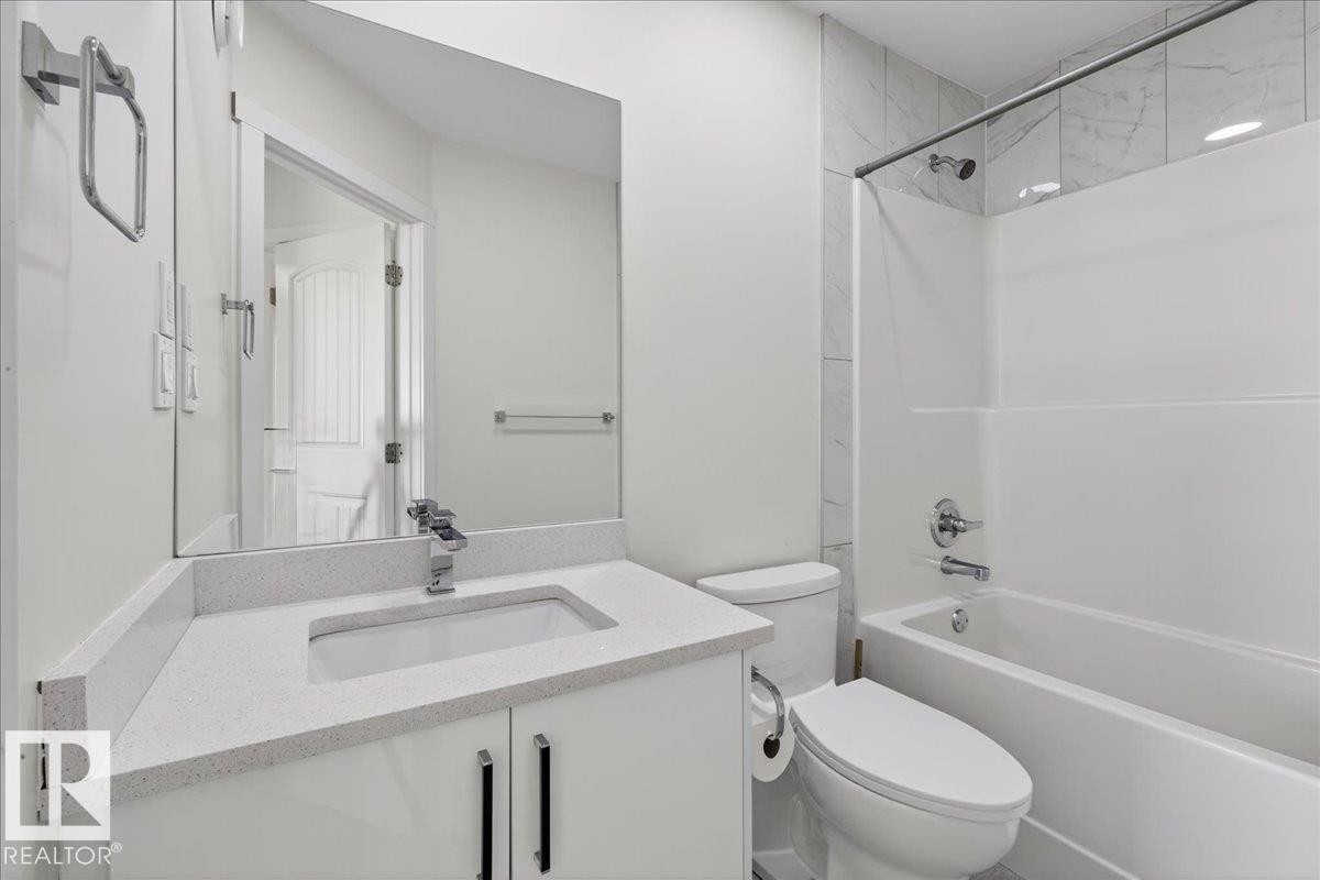 #2 11616 82 St Nw, Edmonton, AB - Indoor Photo Showing Bathroom