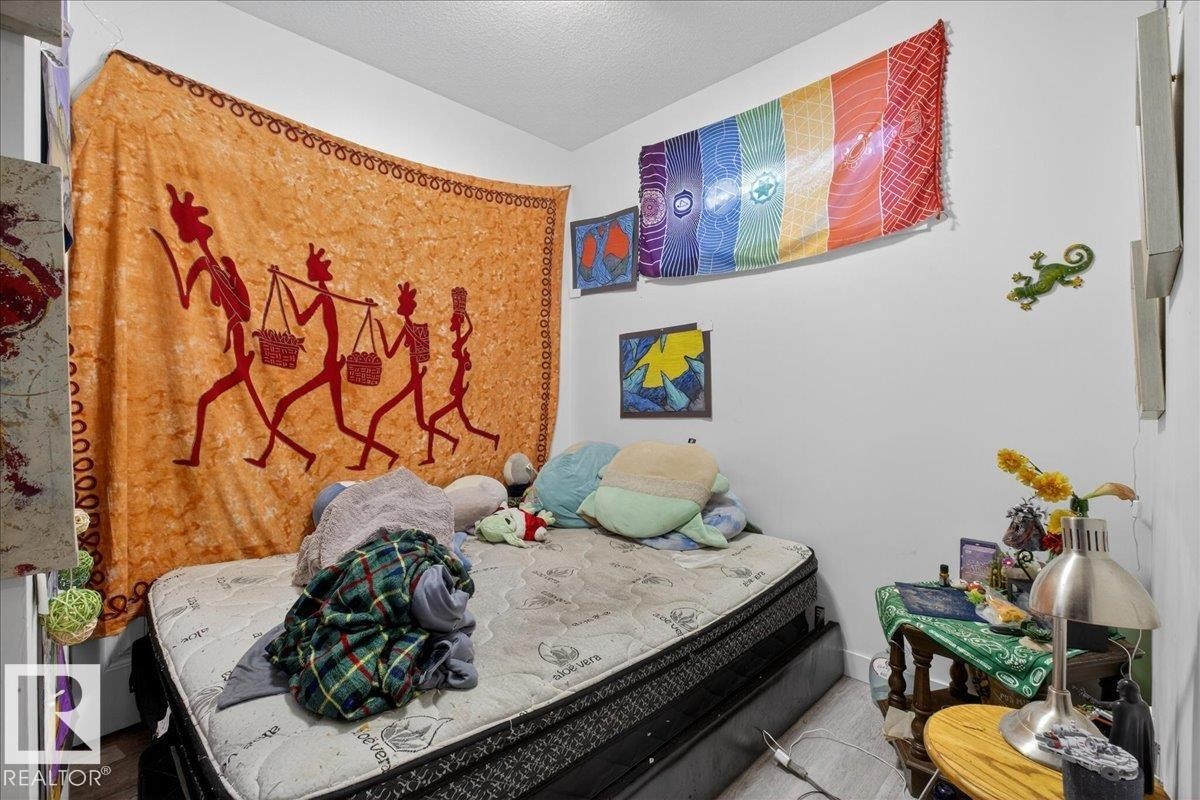 #2 11616 82 St Nw, Edmonton, AB - Indoor Photo Showing Bedroom