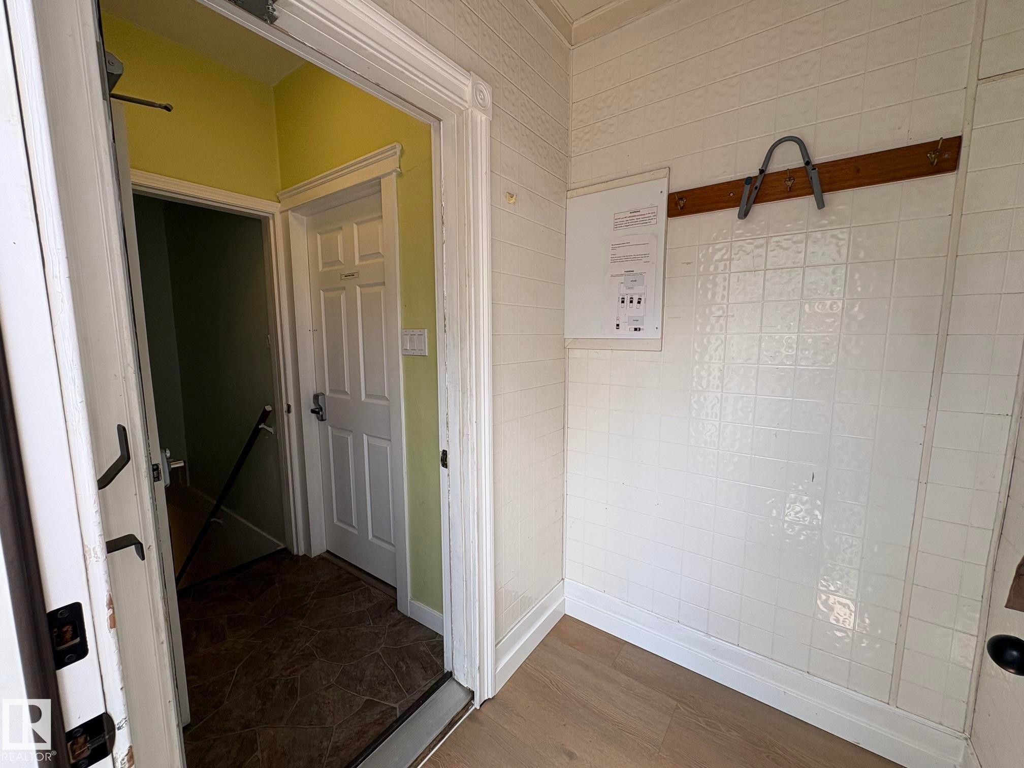 Image quality insufficient for description - 11511 101 Street, Edmonton, AB