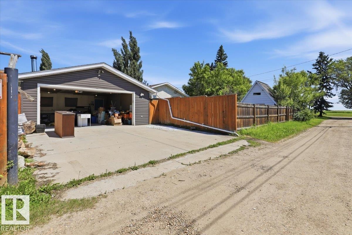 4507 46 Avenue, Wetaskiwin, AB