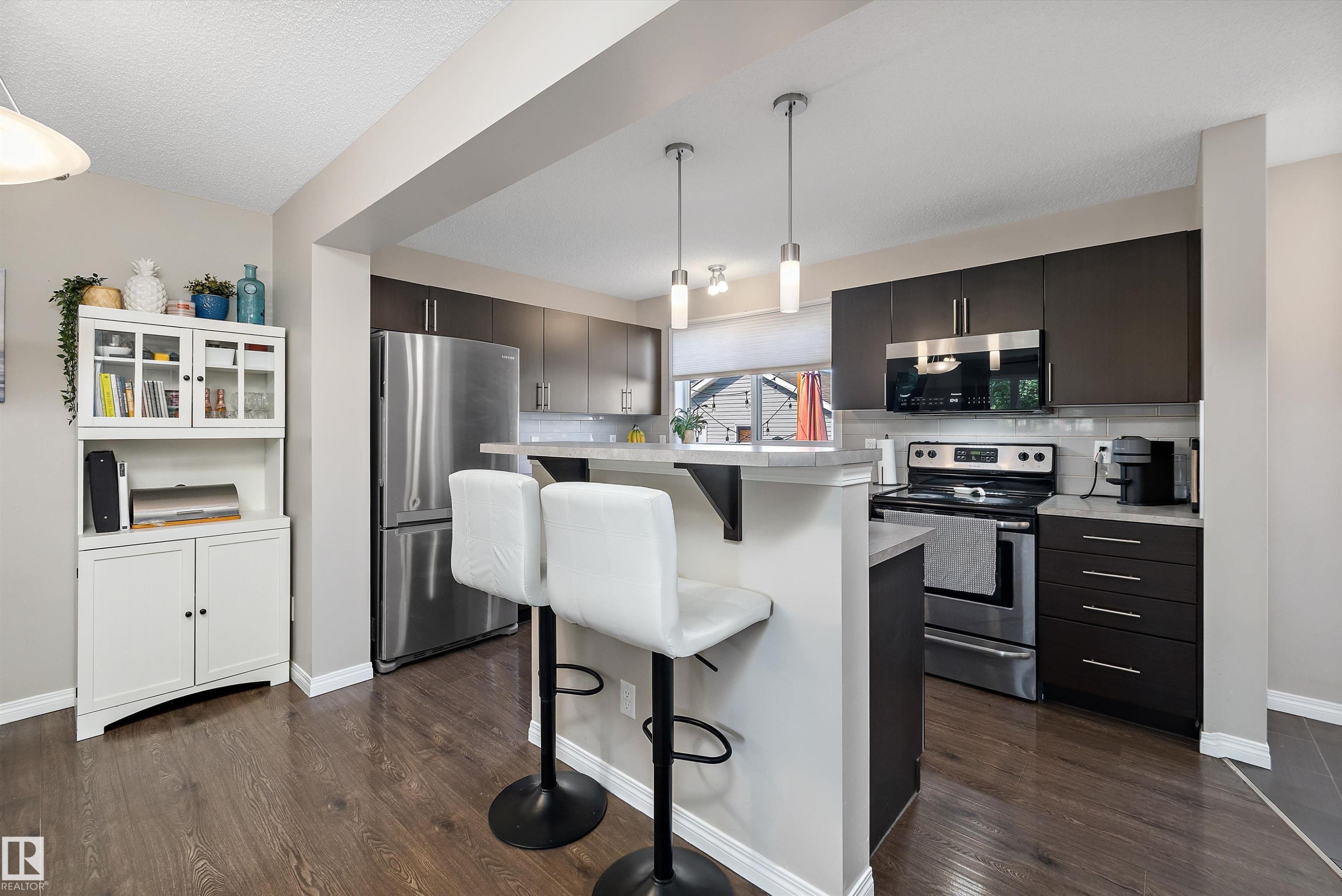 1922 74 Street Sw, Edmonton, AB - Indoor Photo Showing Kitchen With Upgraded Kitchen