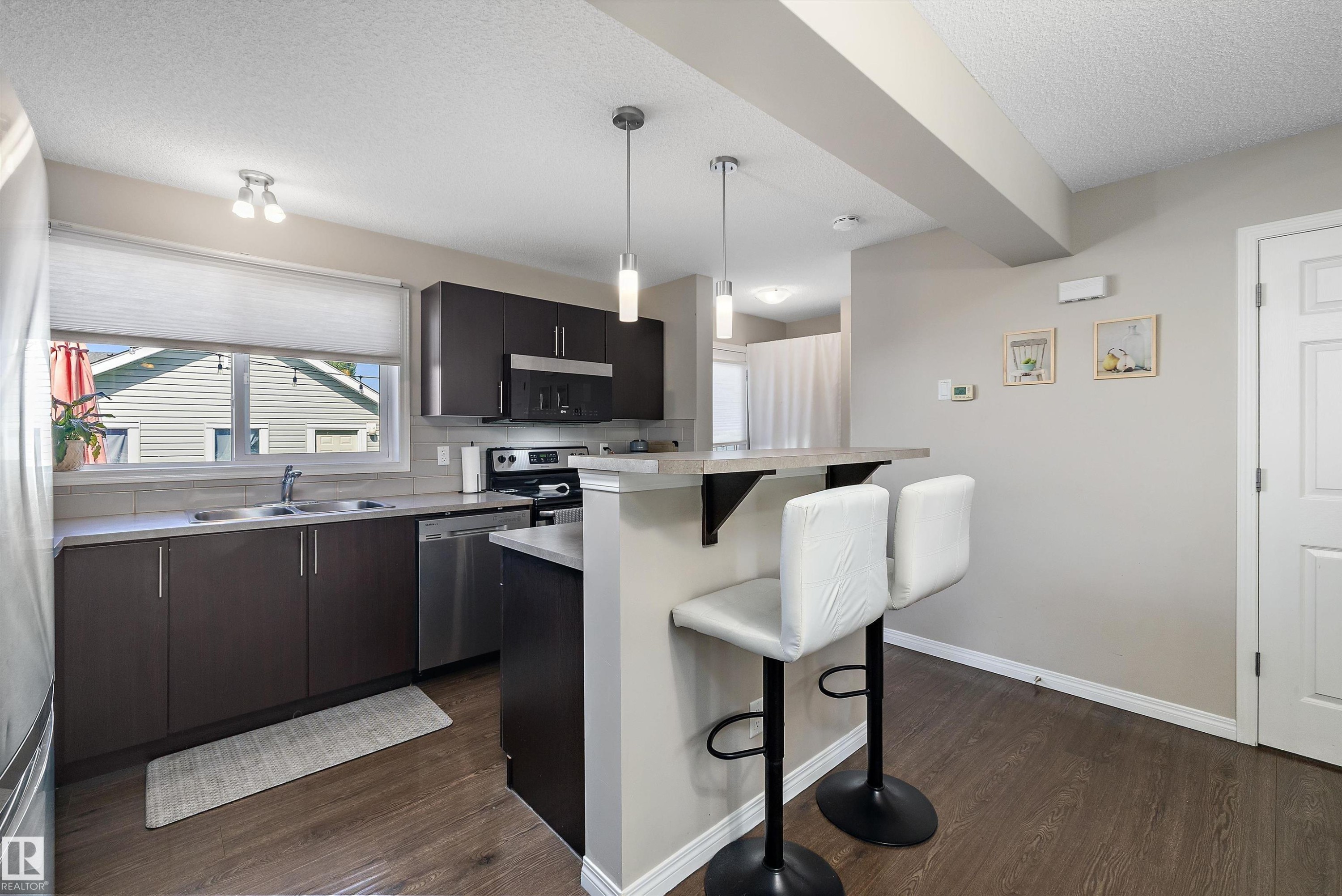 1922 74 Street Sw, Edmonton, AB - Indoor Photo Showing Kitchen With Double Sink With Upgraded Kitchen