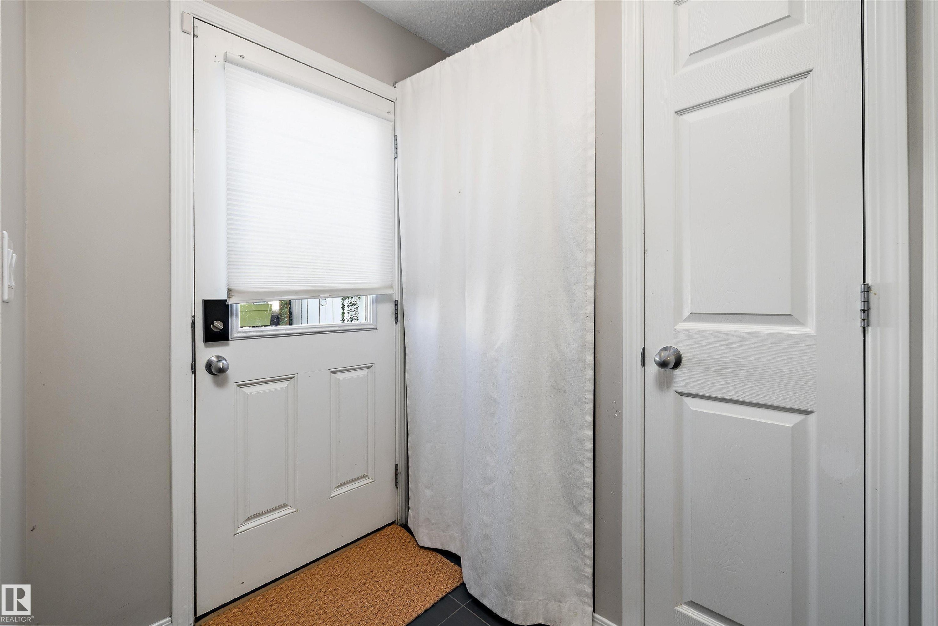 1922 74 Street Sw, Edmonton, AB - Indoor Photo Showing Other Room