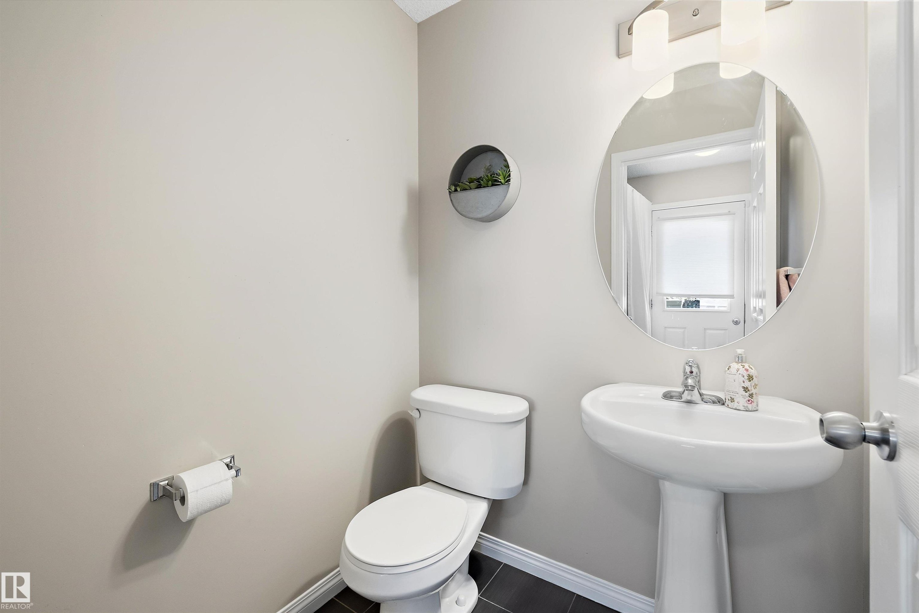 1922 74 Street Sw, Edmonton, AB - Indoor Photo Showing Bathroom