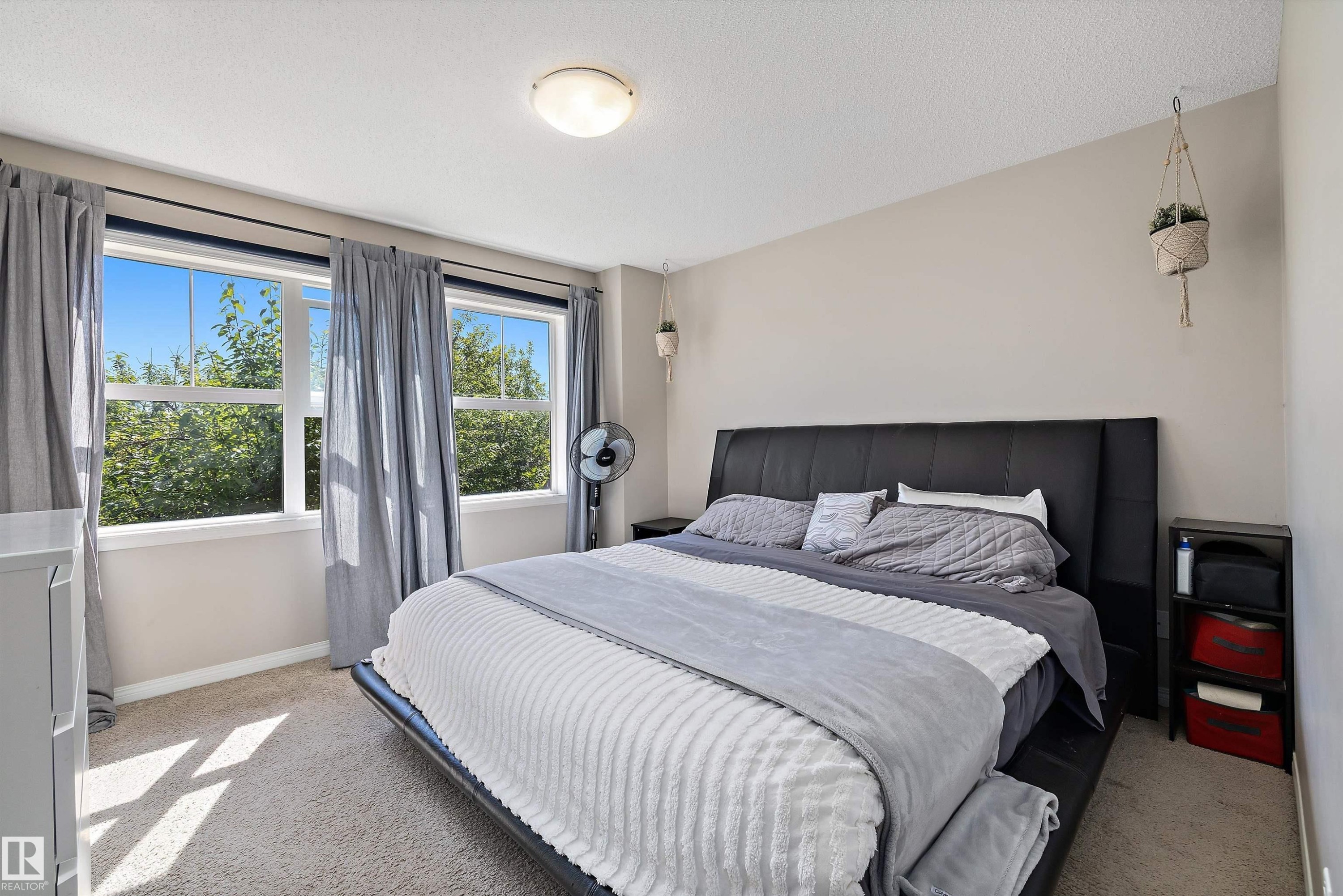 1922 74 Street Sw, Edmonton, AB - Indoor Photo Showing Bedroom