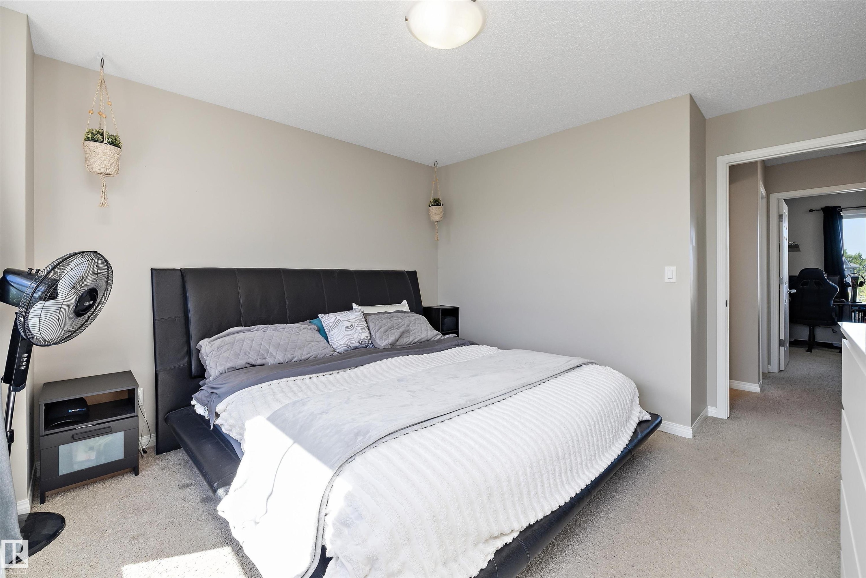 1922 74 Street Sw, Edmonton, AB - Indoor Photo Showing Bedroom
