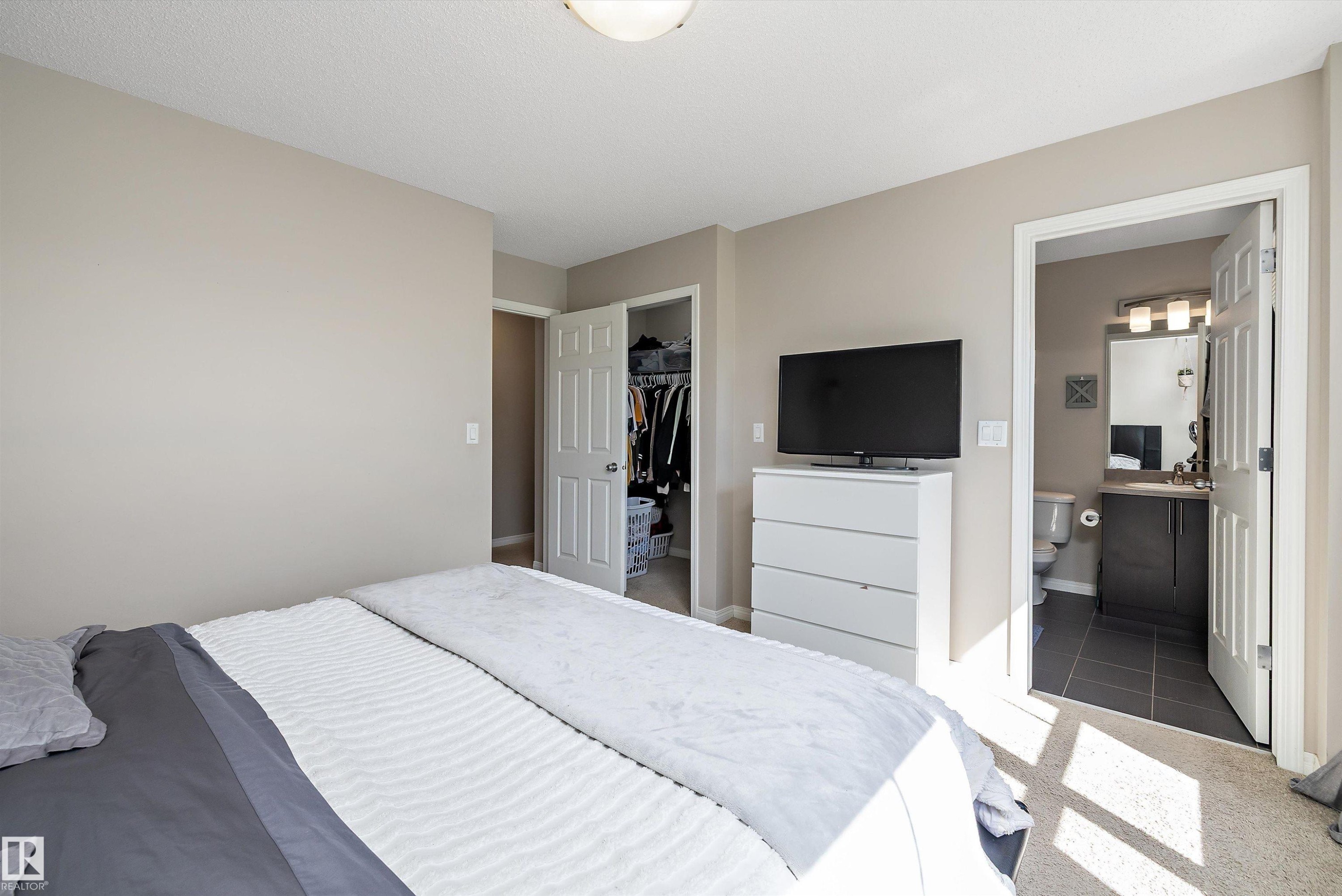 1922 74 Street Sw, Edmonton, AB - Indoor Photo Showing Bedroom