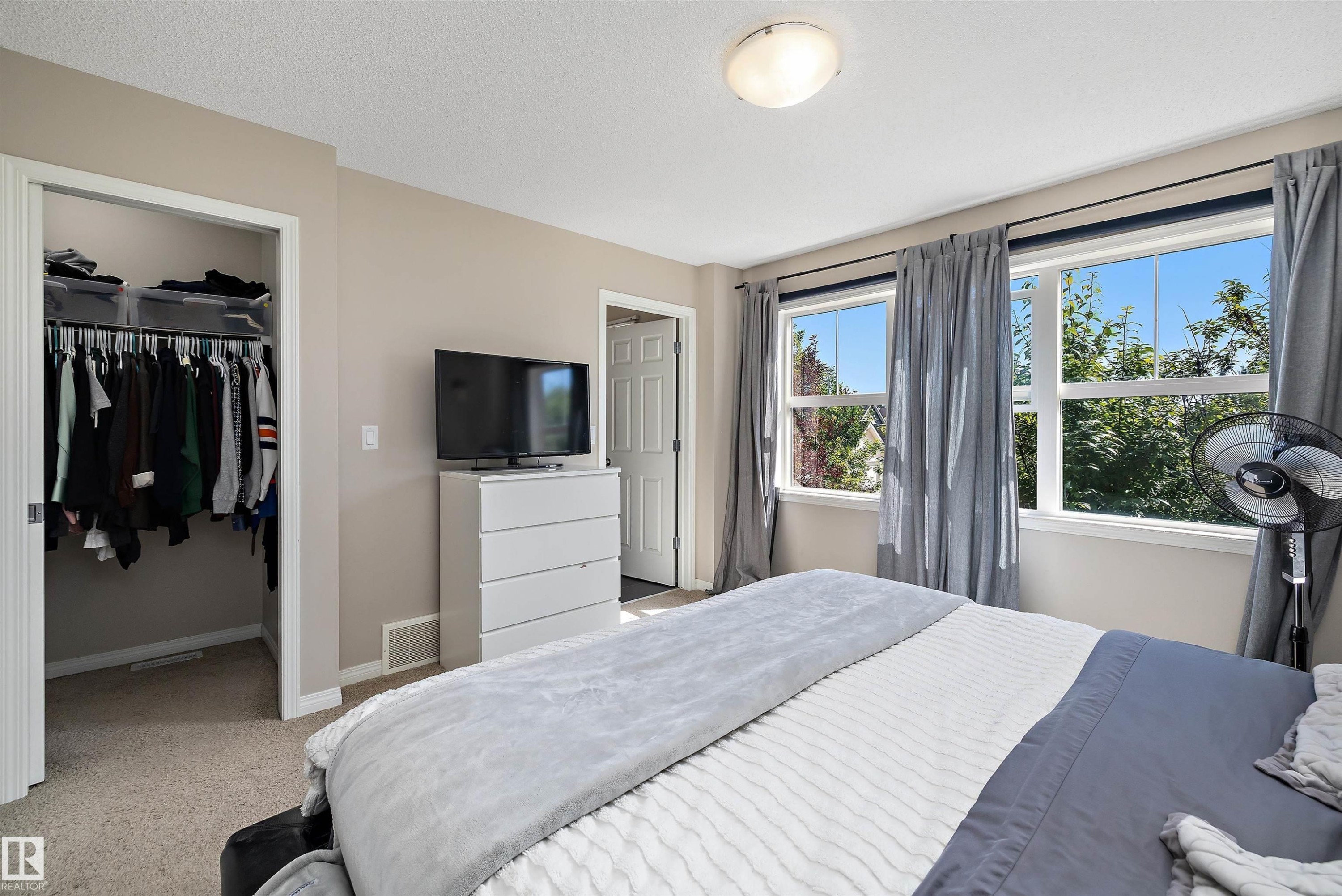 1922 74 Street Sw, Edmonton, AB - Indoor Photo Showing Bedroom