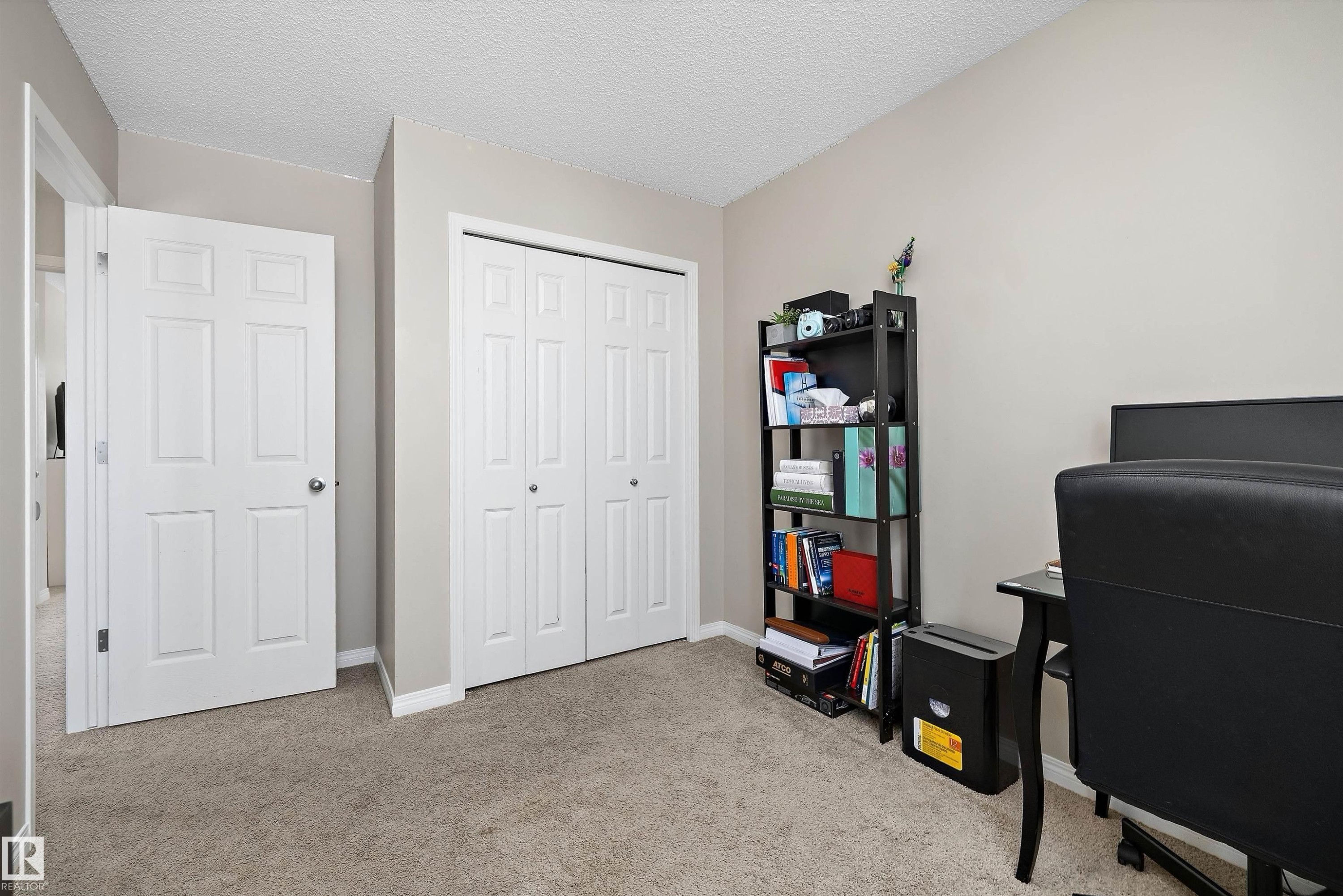1922 74 Street Sw, Edmonton, AB - Indoor