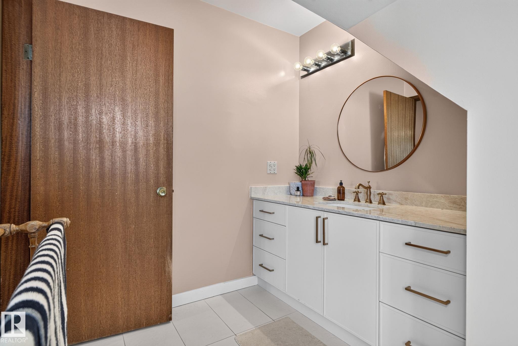 7819 22 Avenue, Edmonton, AB