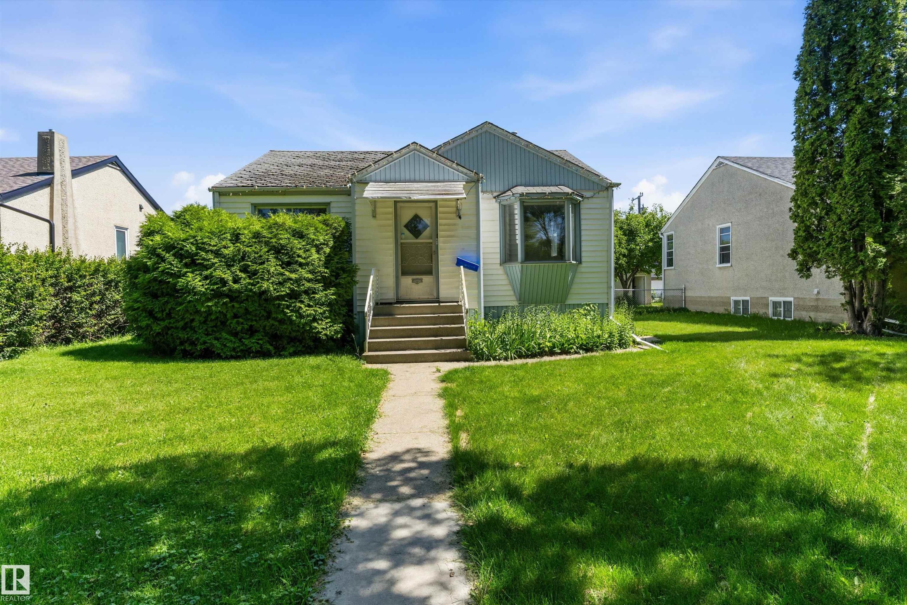 Single-story residence featuring light-colored siding and a bay window - 11619 123 Street, Edmonton, AB