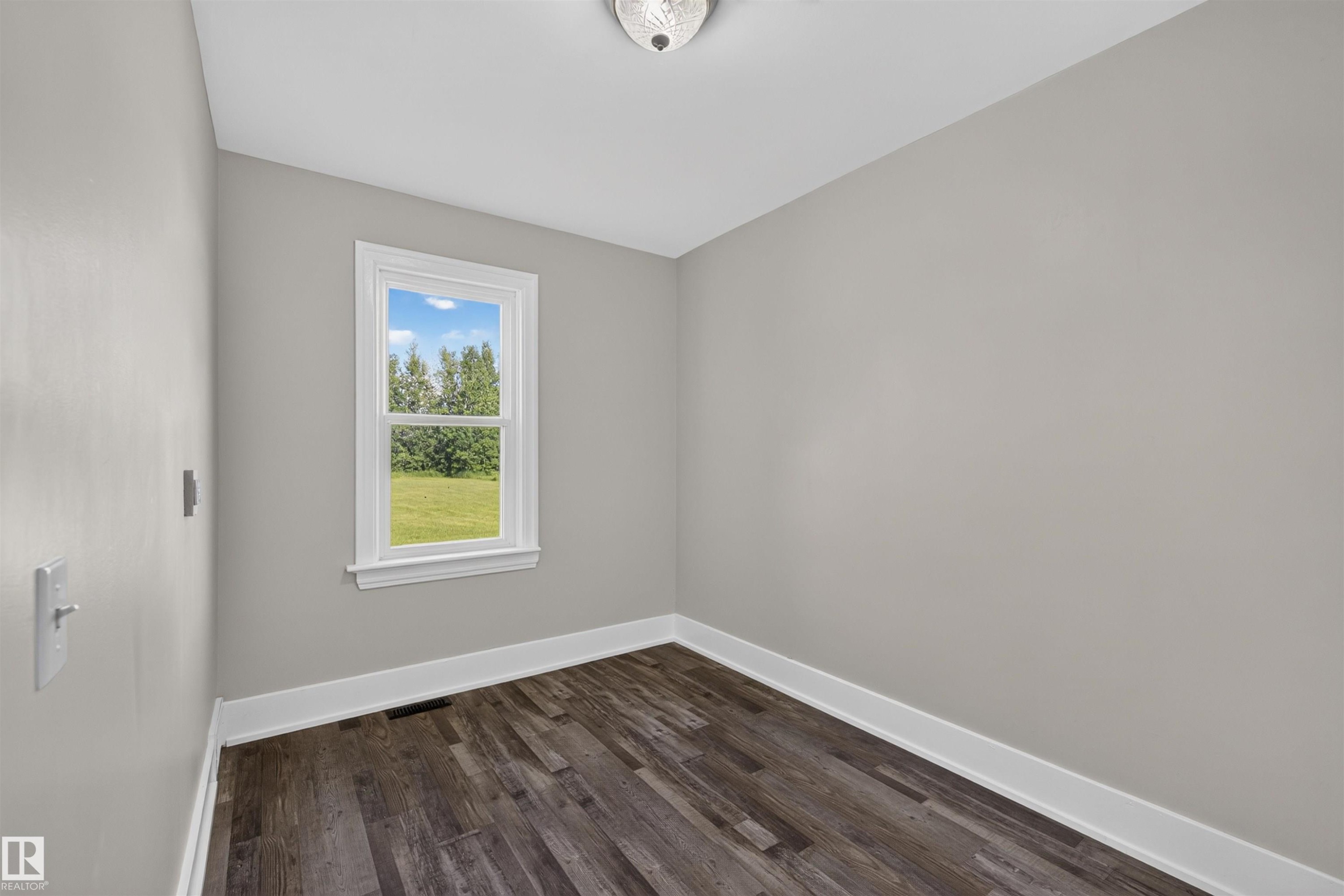 4904 49 Street, Vimy, AB