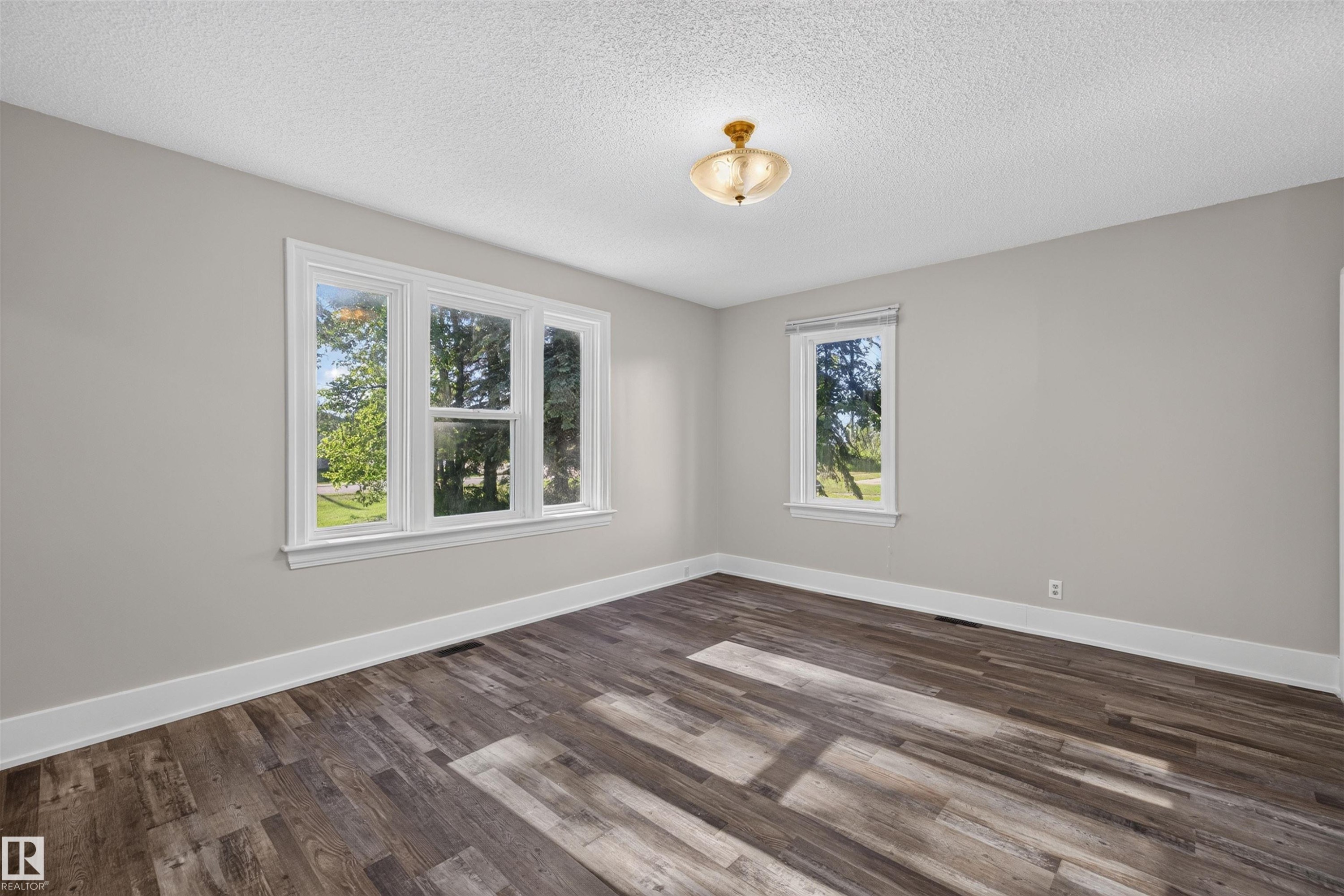 4904 49 Street, Vimy, AB