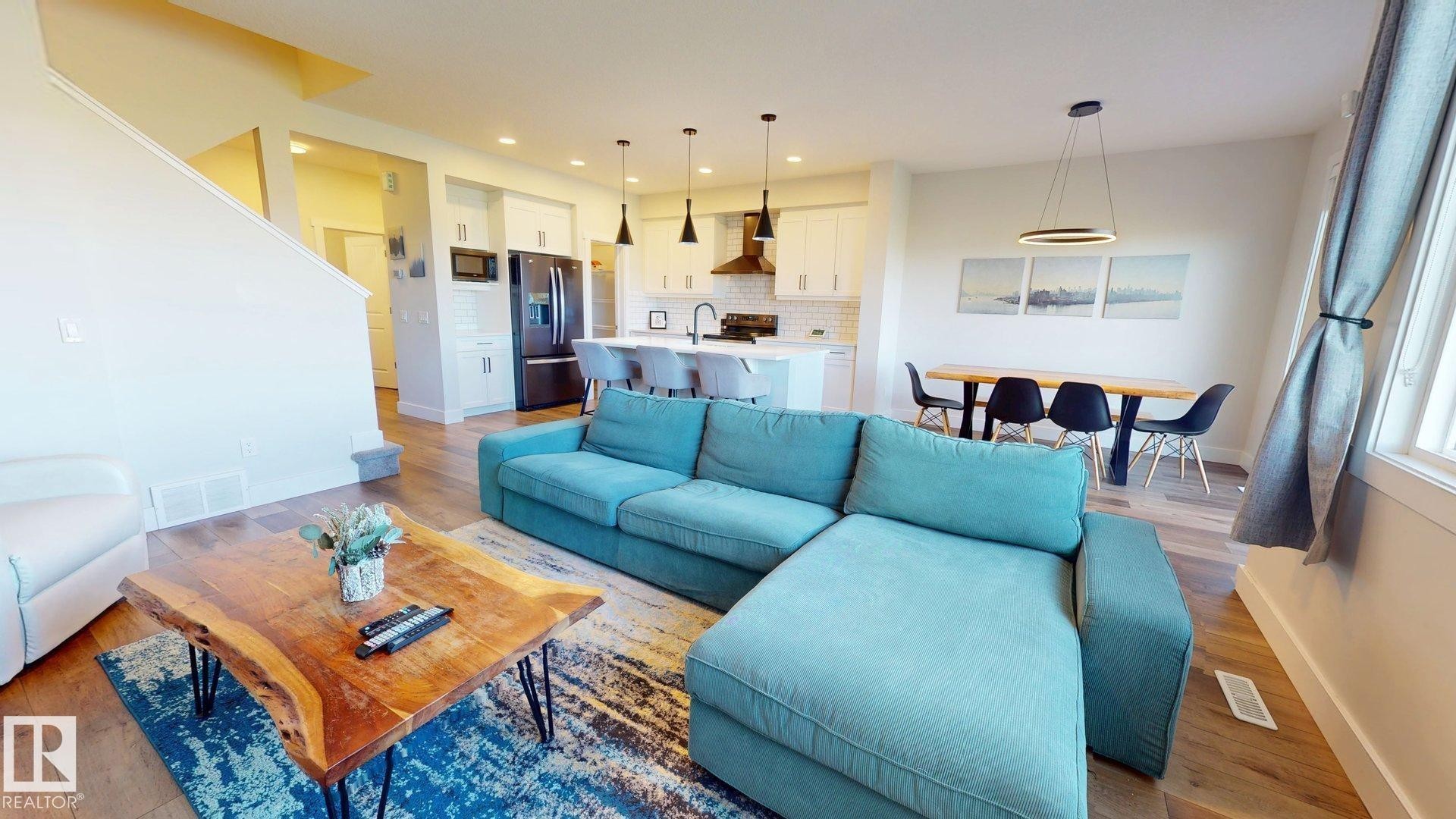 3805 Cherry Loop Sw, Edmonton, AB - Indoor Photo Showing Living Room