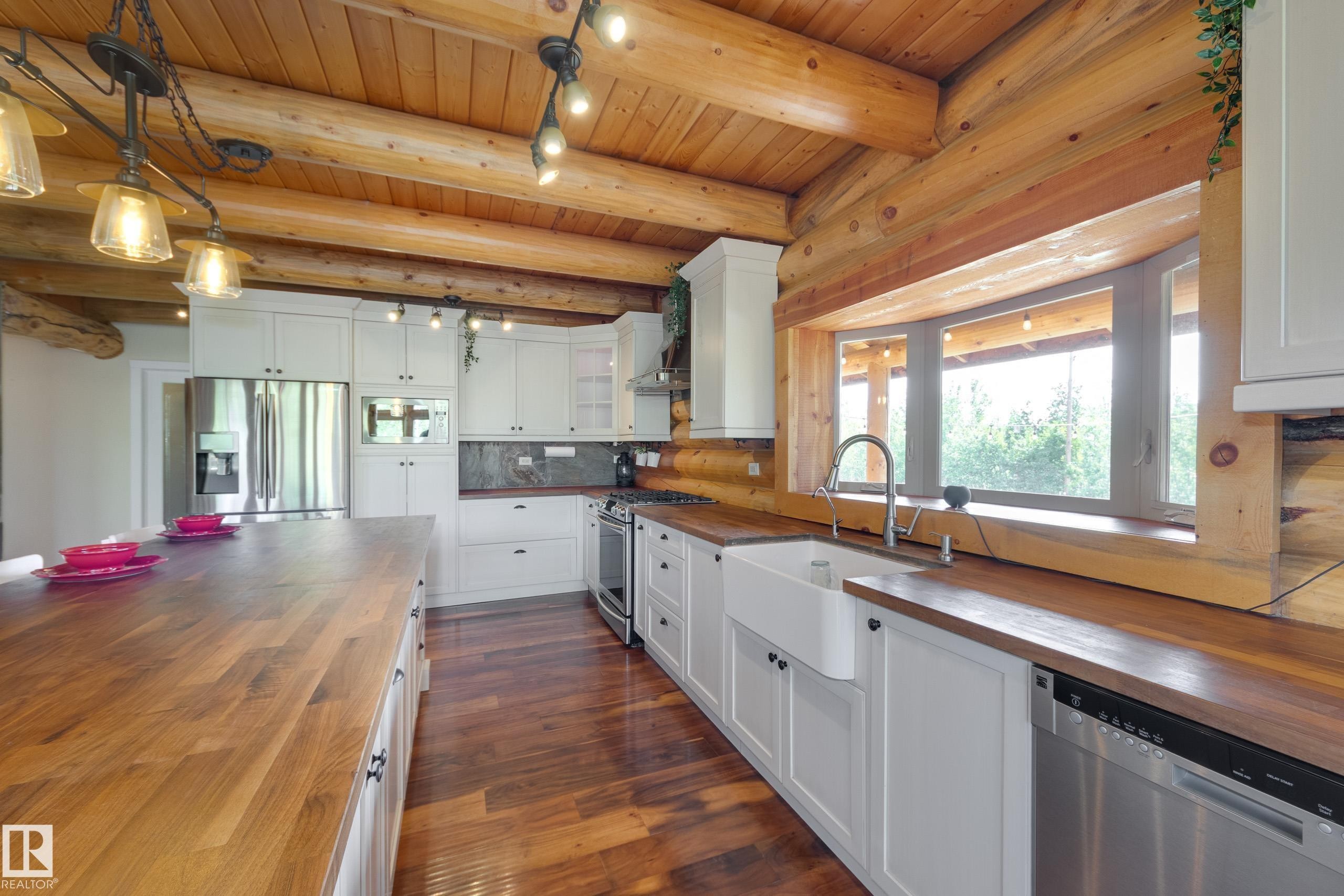 3-54227 Rge Road 275, Rural Sturgeon County, AB - Indoor Photo Showing Kitchen