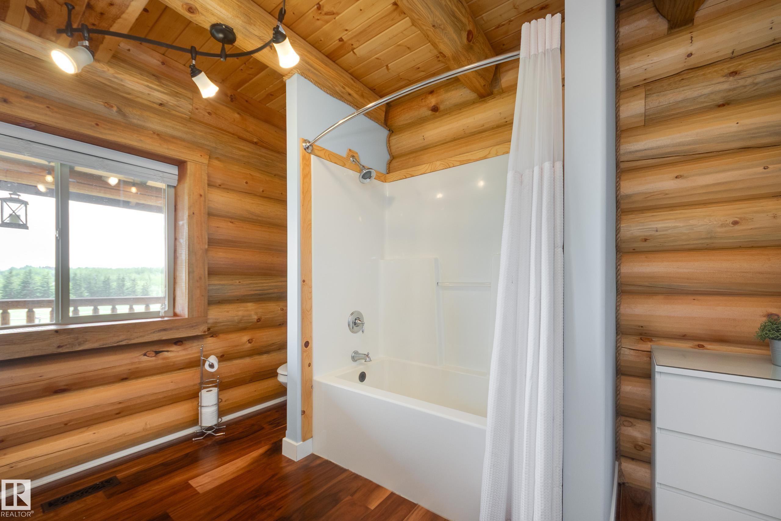 3-54227 Rge Road 275, Rural Sturgeon County, AB - Indoor Photo Showing Bathroom