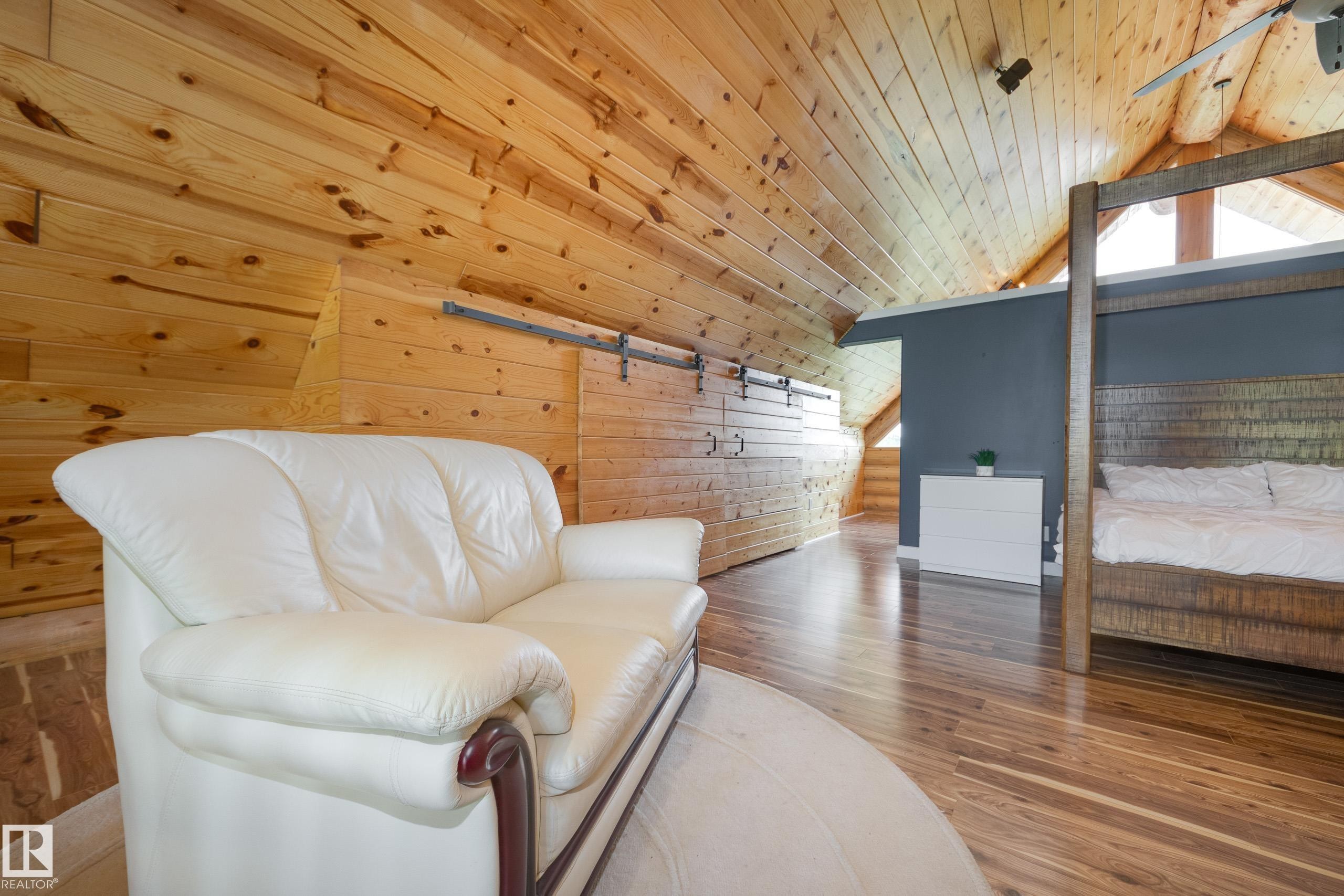 3-54227 Rge Road 275, Rural Sturgeon County, AB - Indoor Photo Showing Bedroom