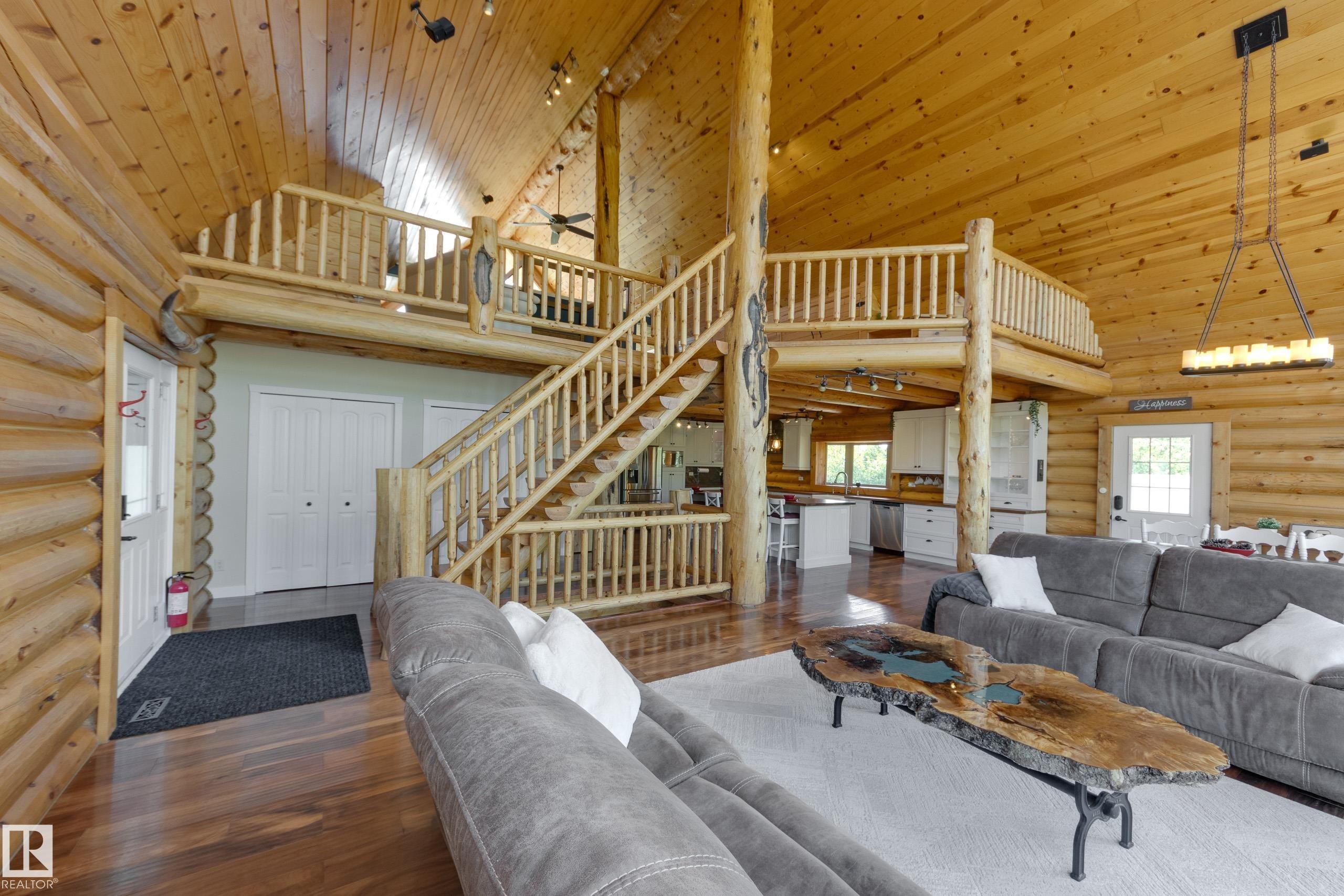 3-54227 Rge Road 275, Rural Sturgeon County, AB - Indoor Photo Showing Living Room