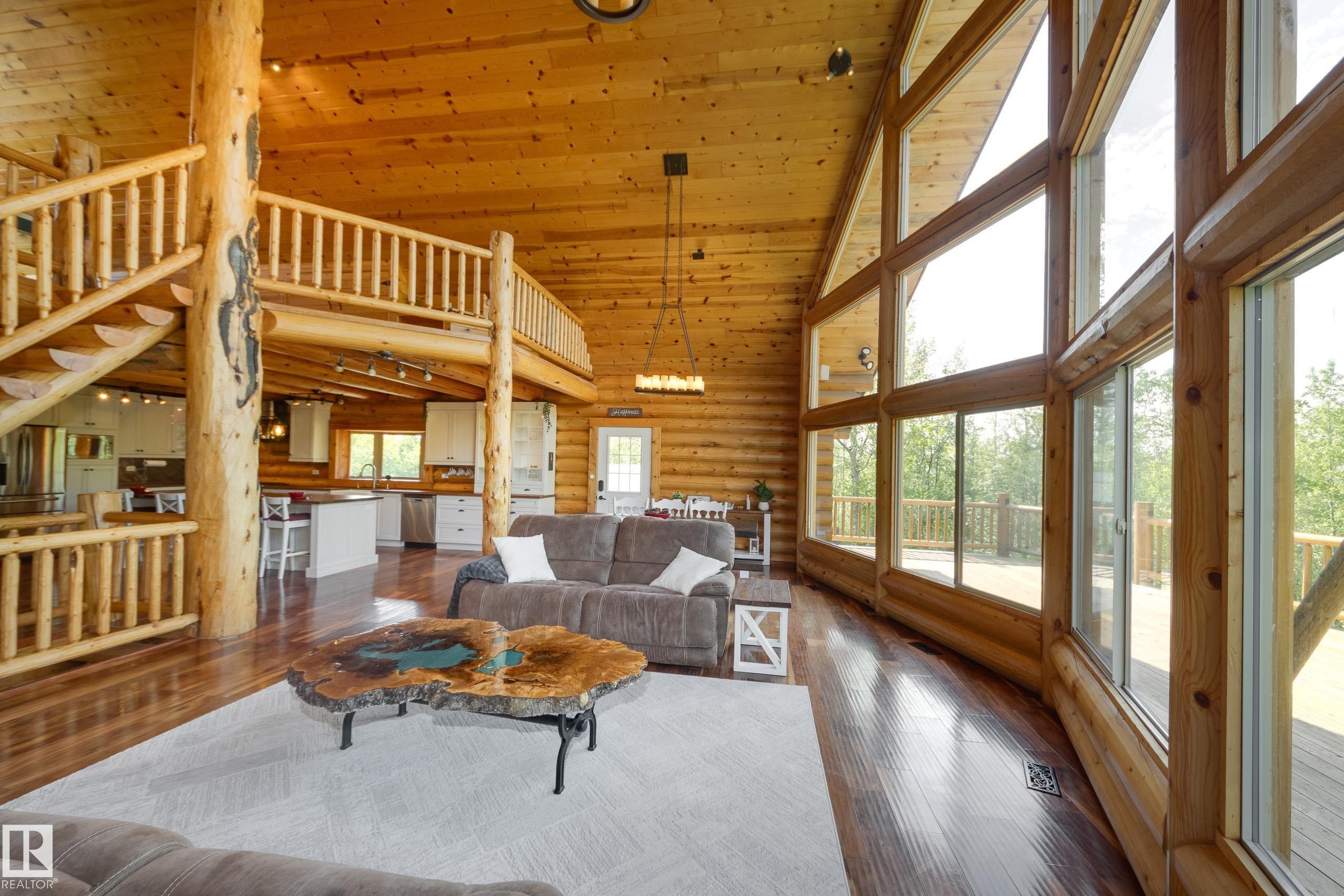 3-54227 Rge Road 275, Rural Sturgeon County, AB - Indoor Photo Showing Living Room