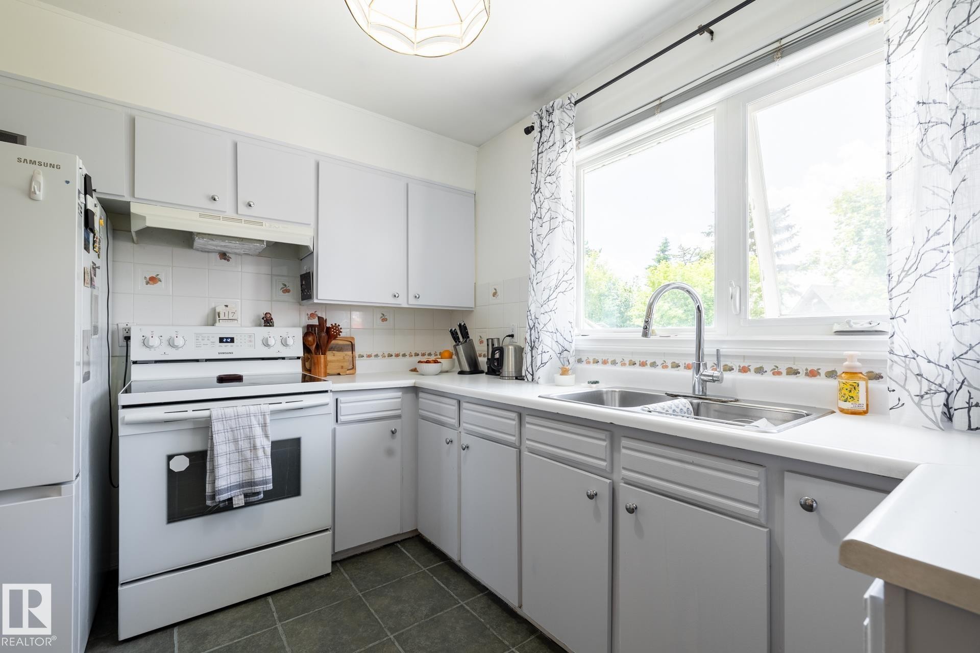 2309 Millbourne Road W, Edmonton, AB