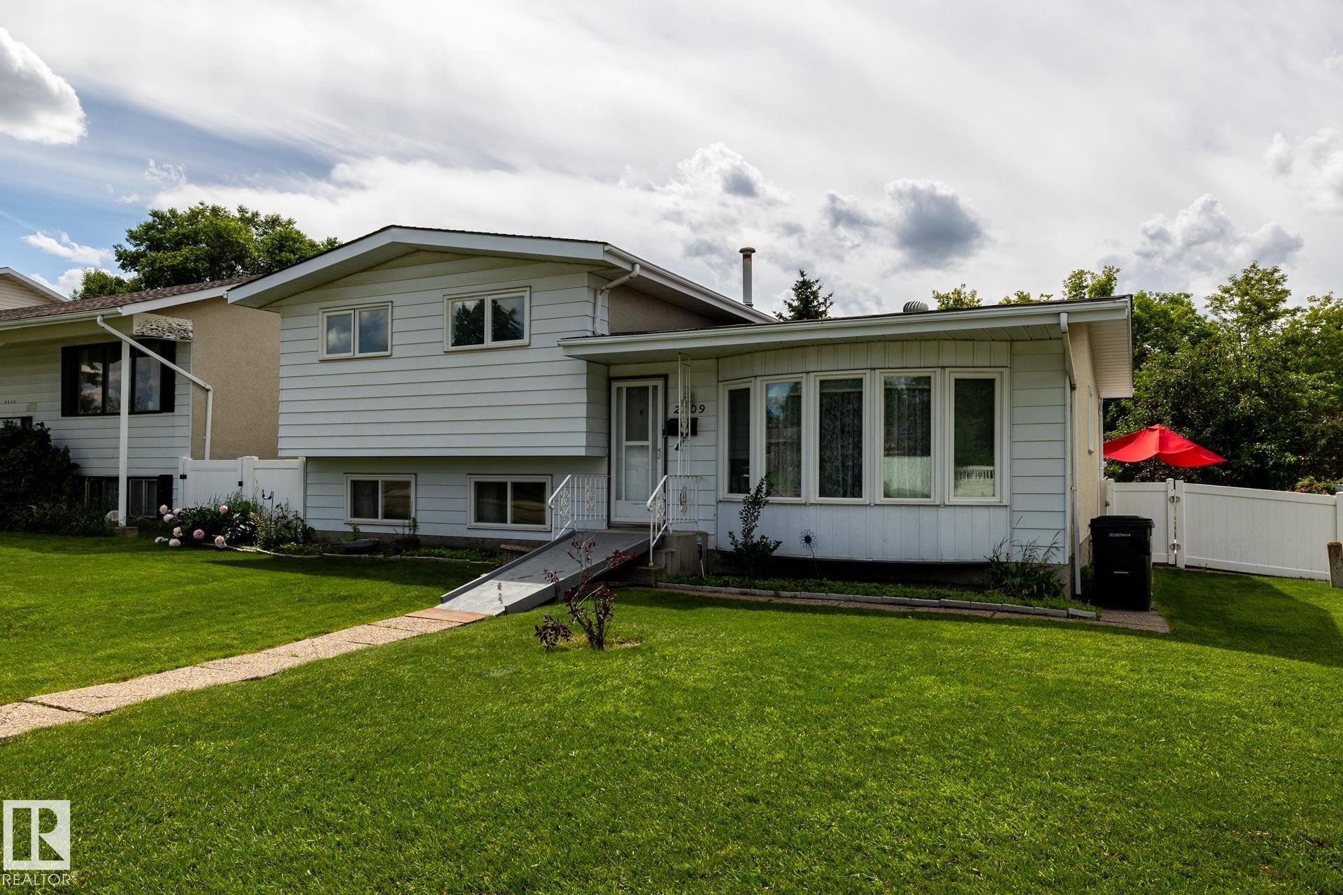 2309 Millbourne Road W, Edmonton, AB