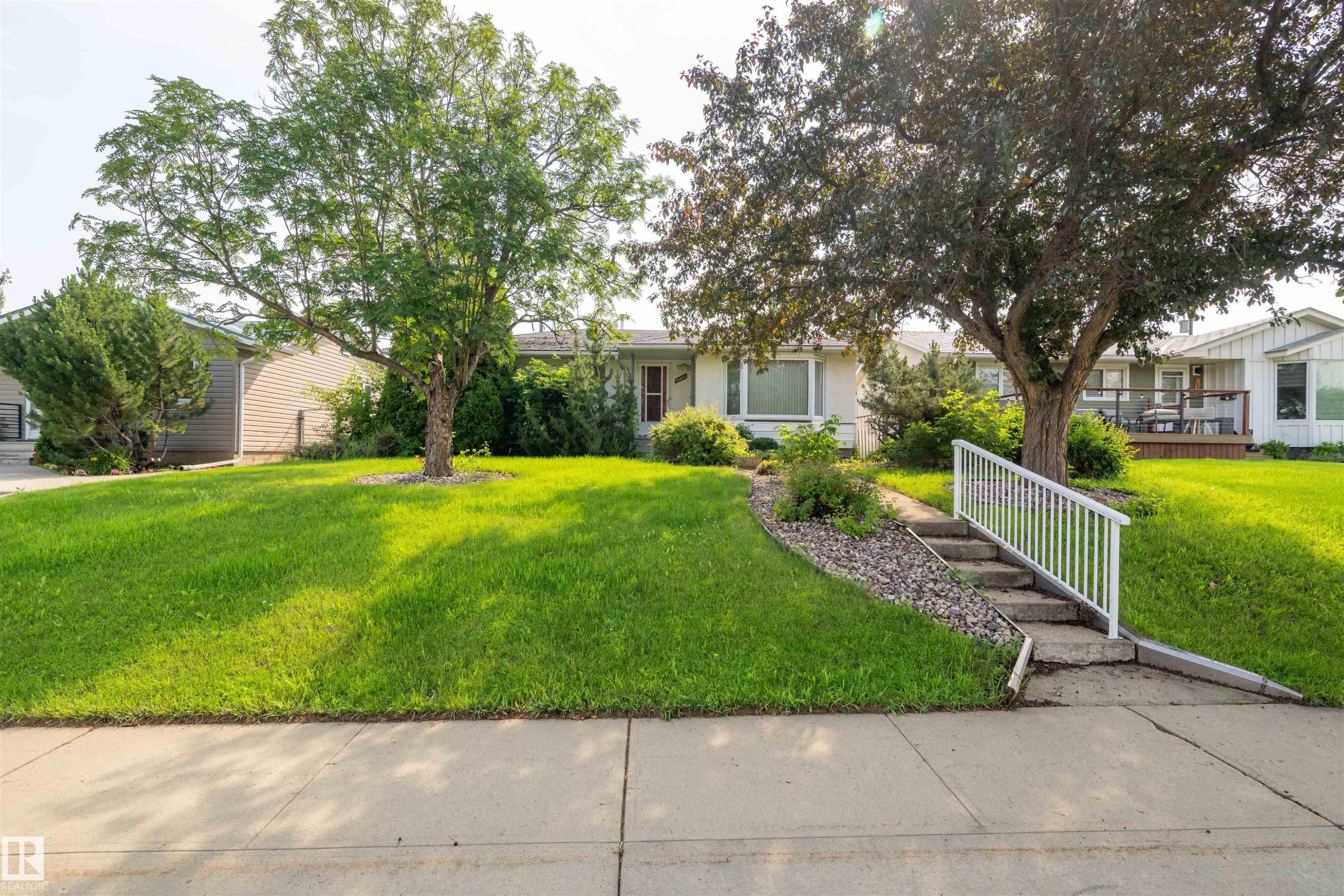 10627 43 Street, Edmonton, AB
