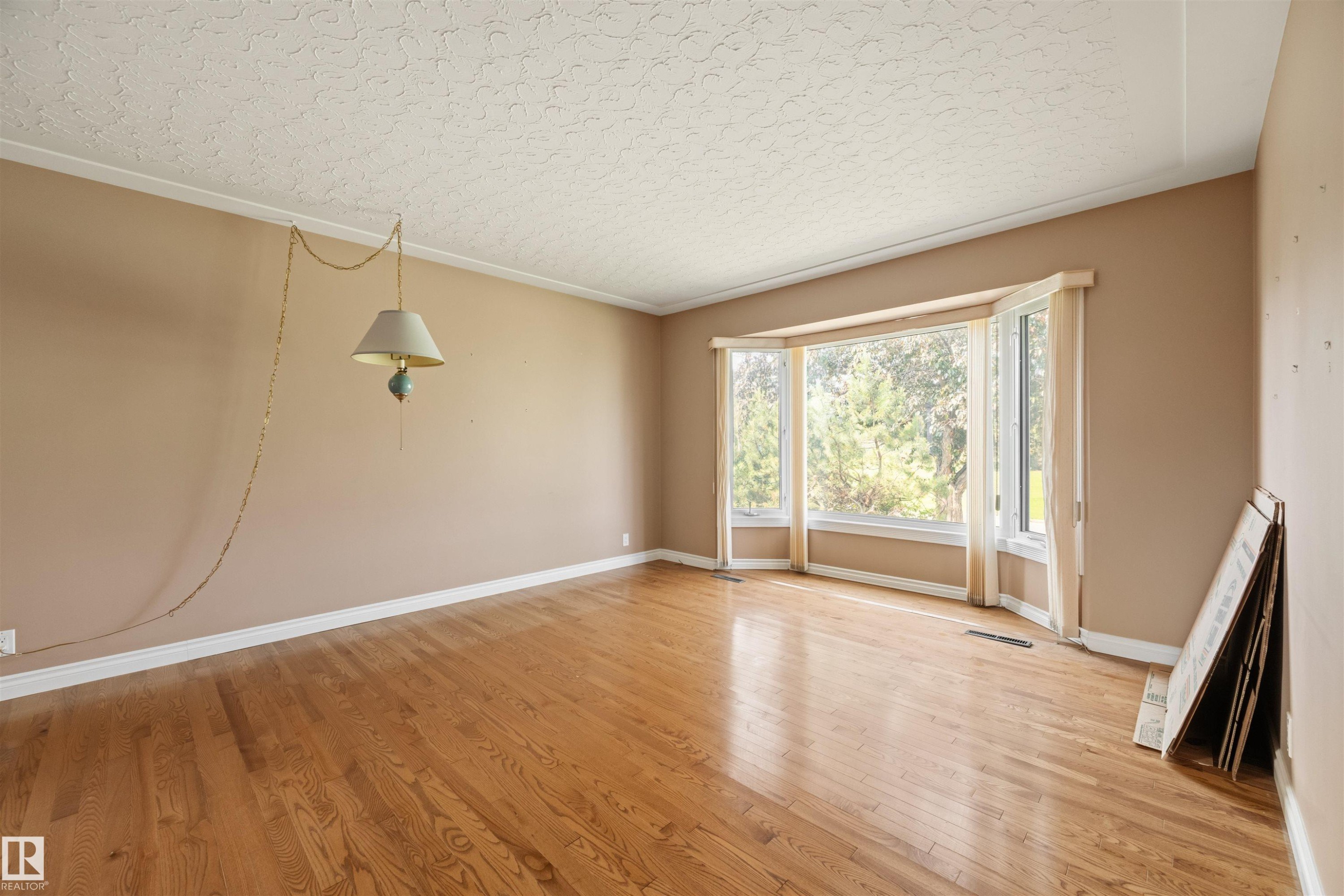 10627 43 Street, Edmonton, AB