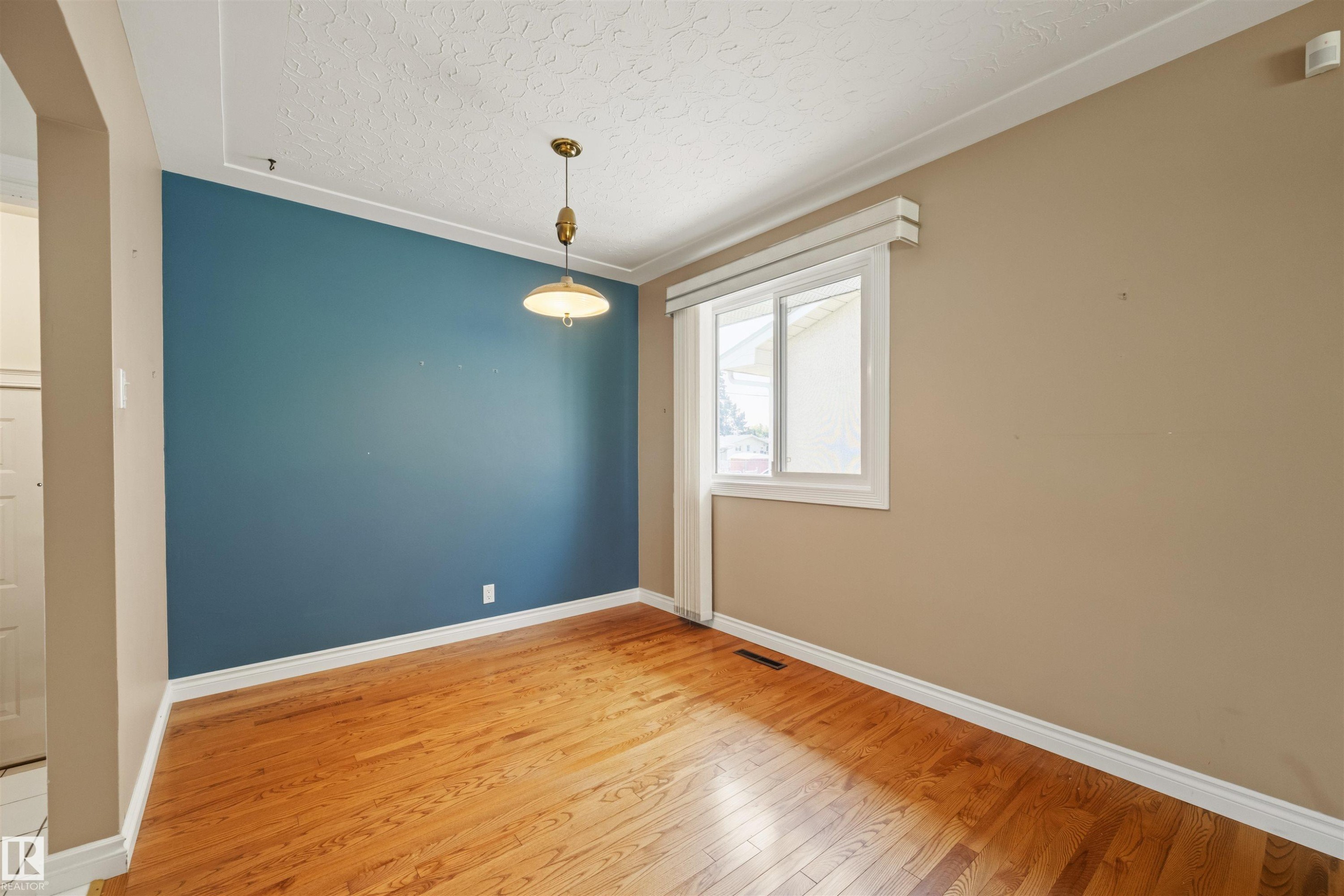 10627 43 Street, Edmonton, AB