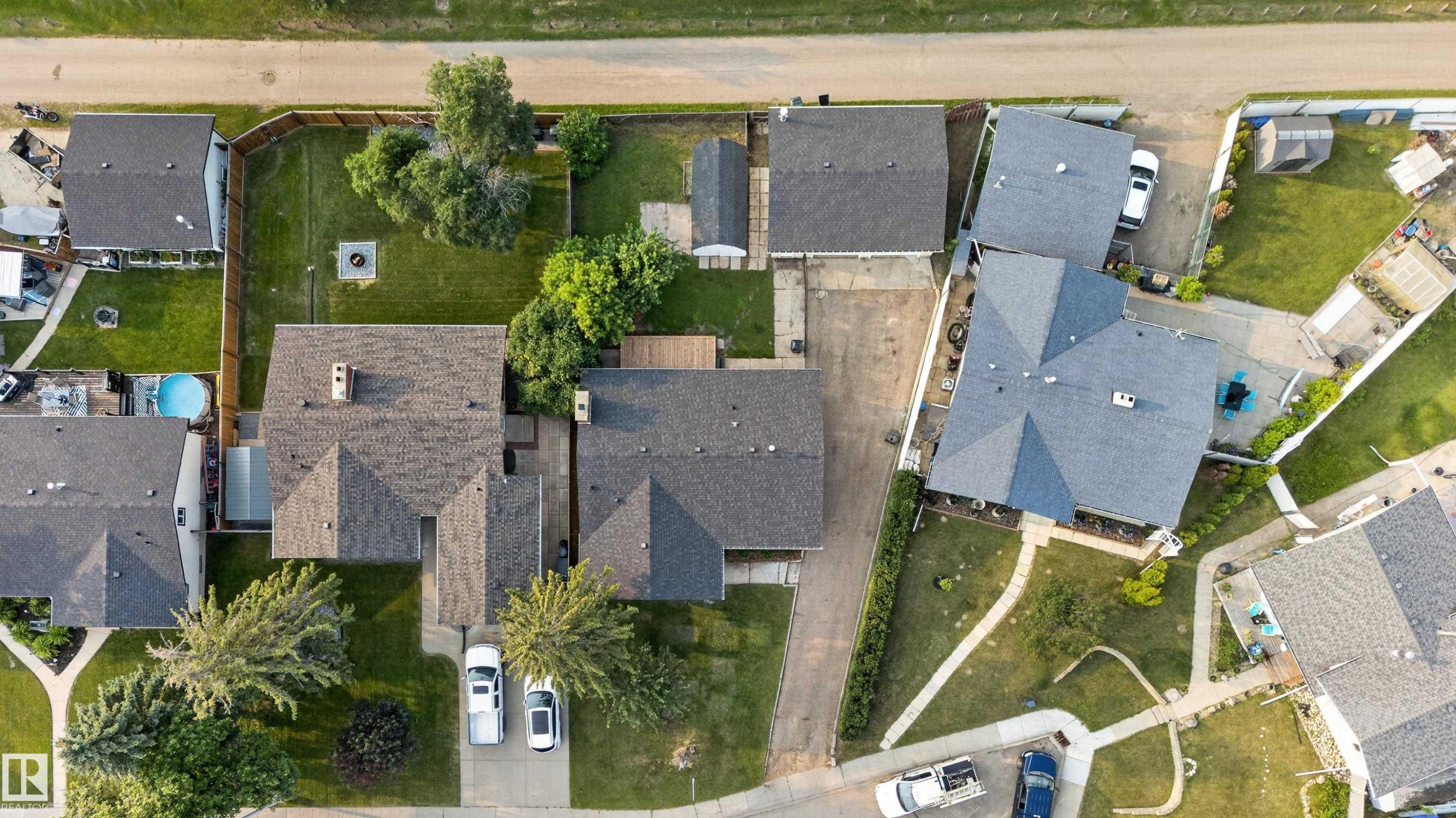 Image quality insufficient for description - 33 Brookside Avenue, Spruce Grove, AB
