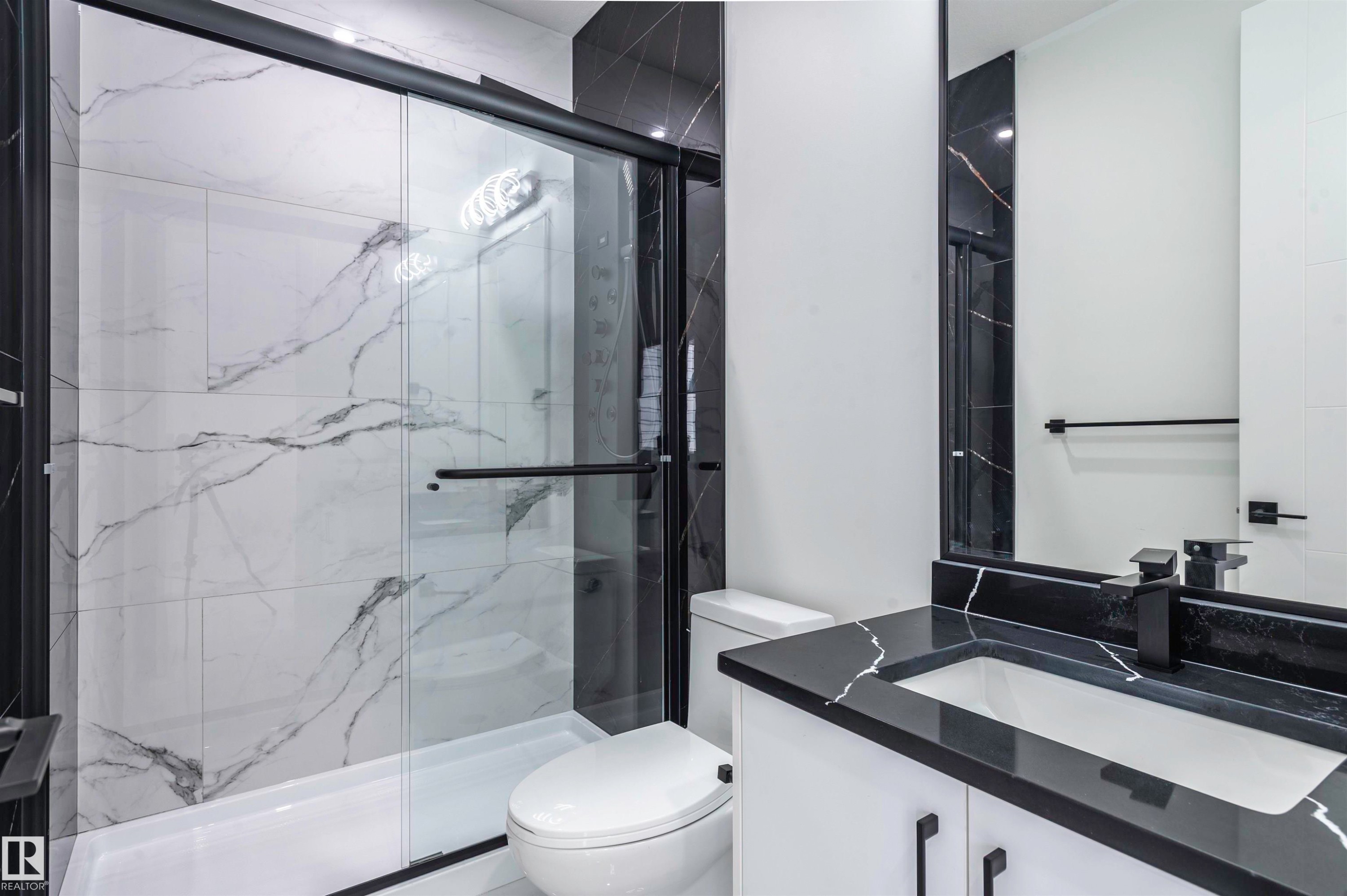 216 33 Street Sw, Edmonton, AB - Indoor Photo Showing Bathroom