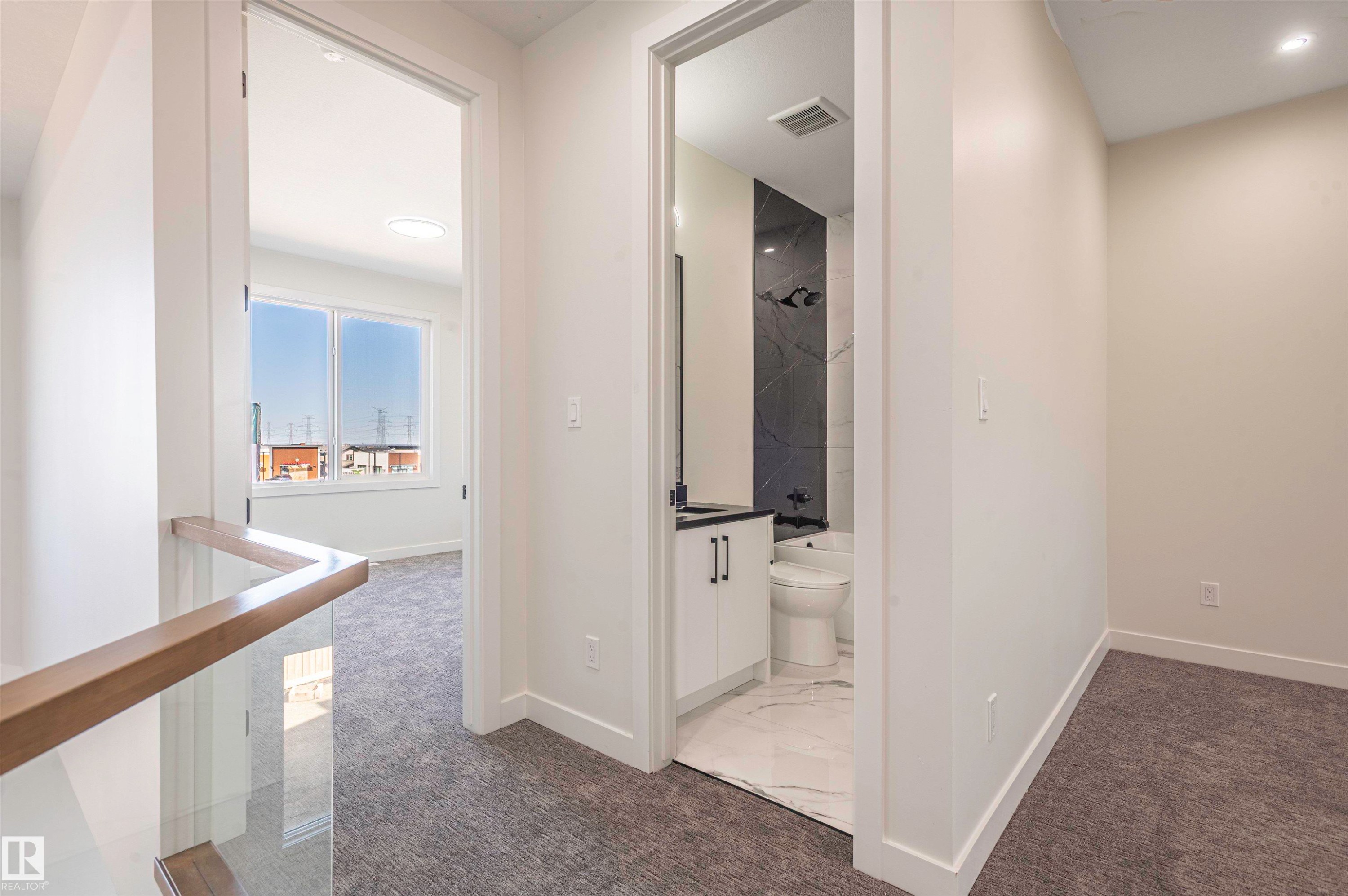 216 33 Street Sw, Edmonton, AB - Indoor Photo Showing Other Room