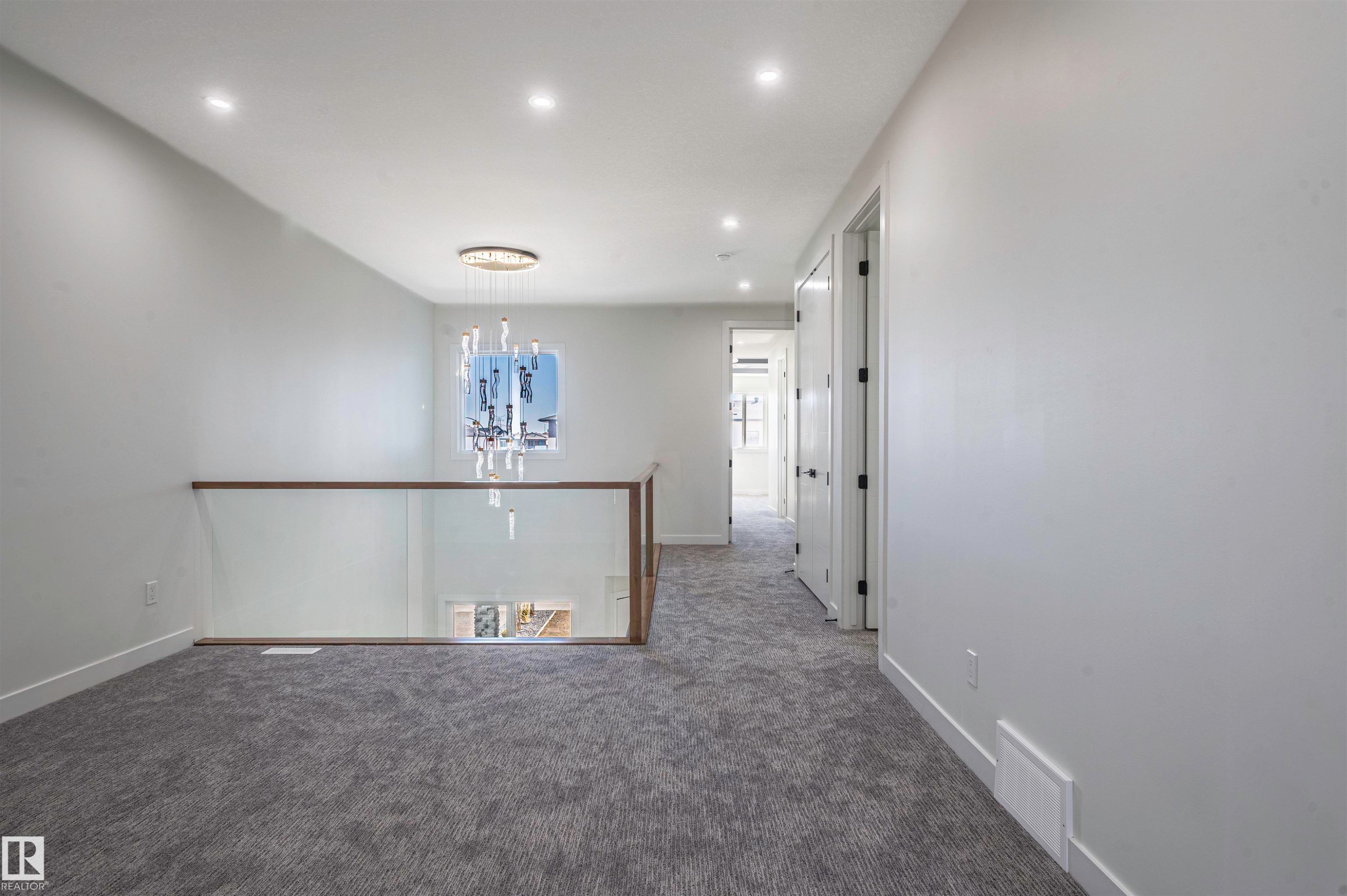216 33 Street Sw, Edmonton, AB - Indoor Photo Showing Other Room