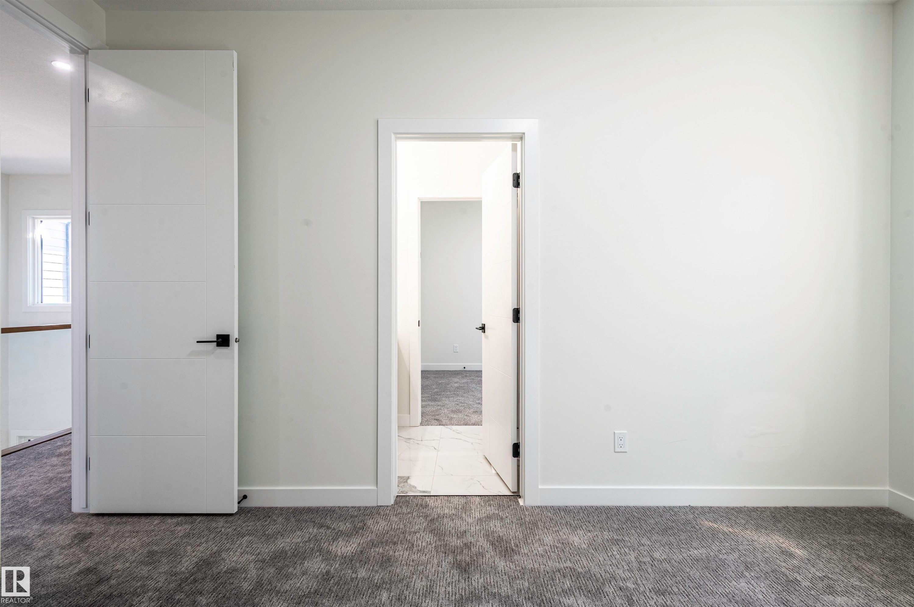 216 33 Street Sw, Edmonton, AB - Indoor Photo Showing Other Room