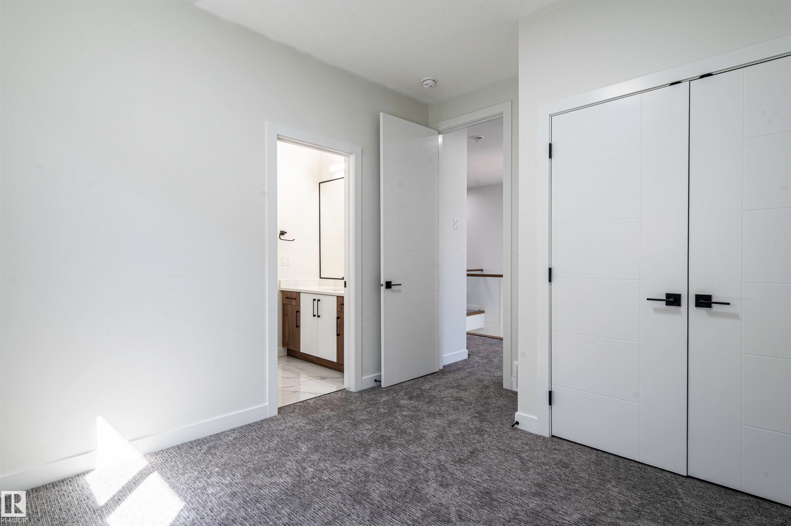 216 33 Street Sw, Edmonton, AB - Indoor Photo Showing Other Room